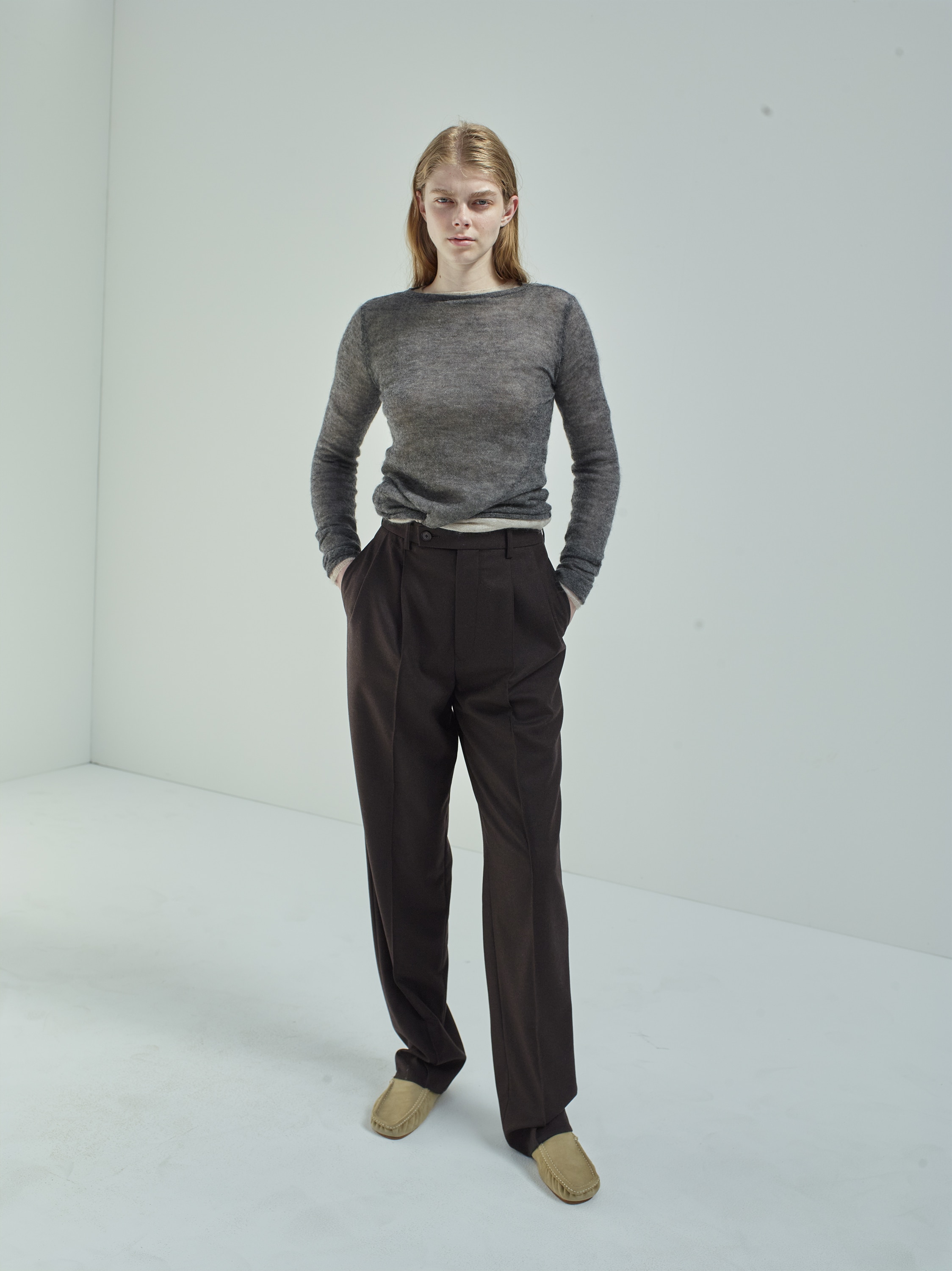 AURALEE WOOL FULLING FLANNEL SLACKS - パンツ