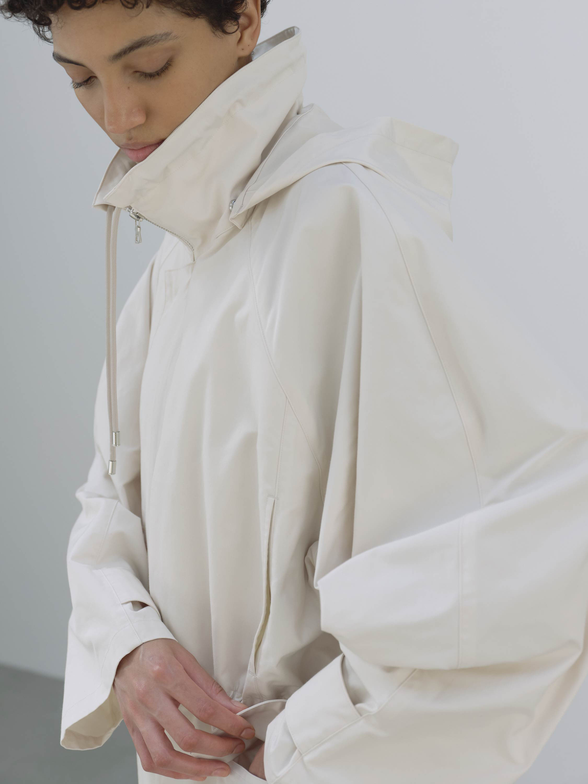 HIGH DENSITY COTTON POLYESTER CLOTH HOODED COAT 詳細画像 IVORY 3
