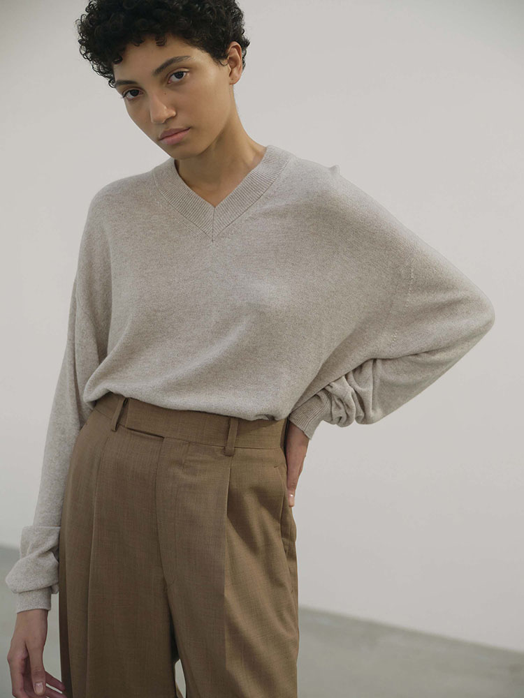 SUPER FINE CASHMERE SILK KNIT V-NECK P/O