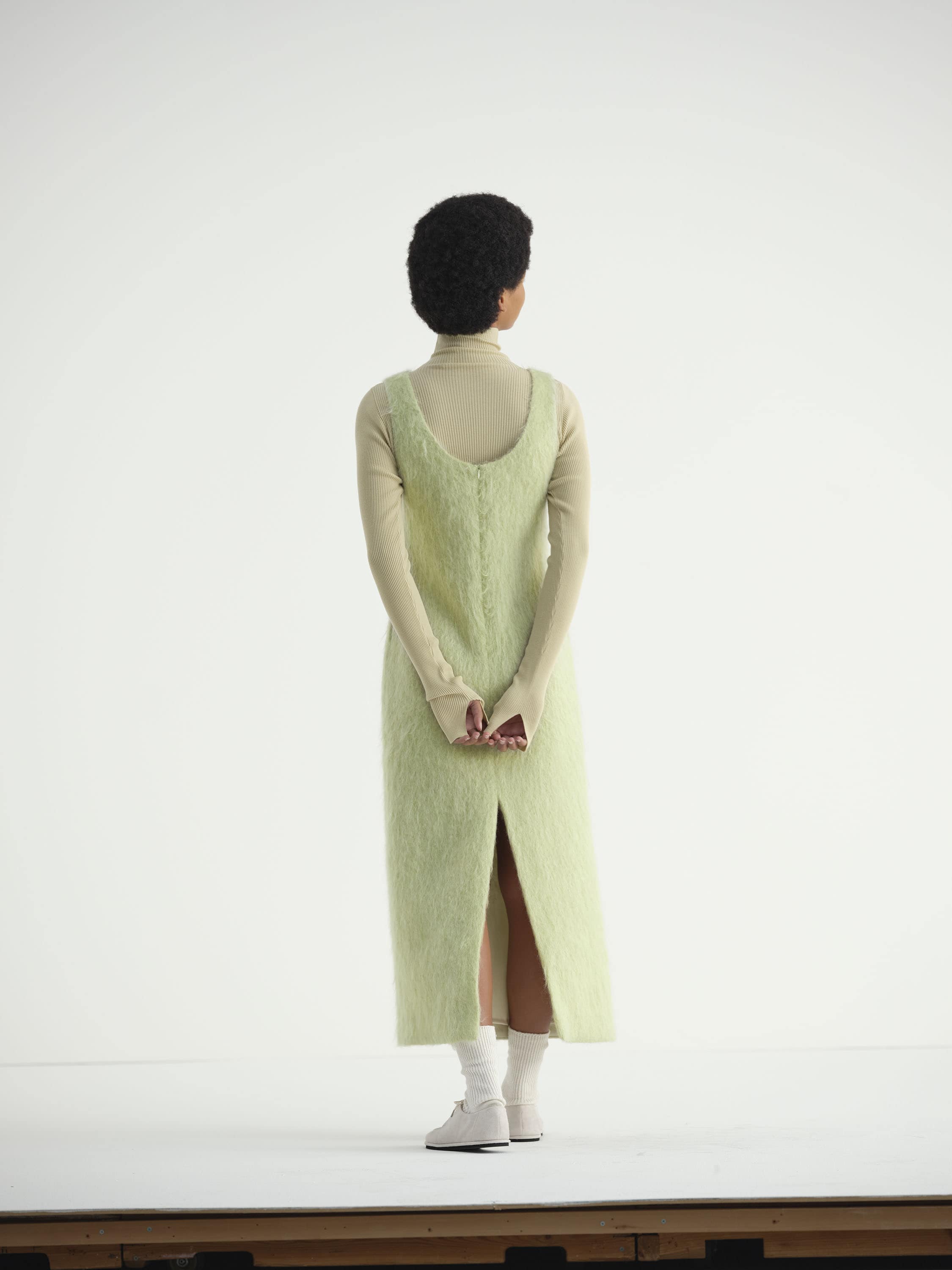 BRUSHED MOHAIR SHAGGY DRESS 詳細画像 LIGHT KHAKI 4