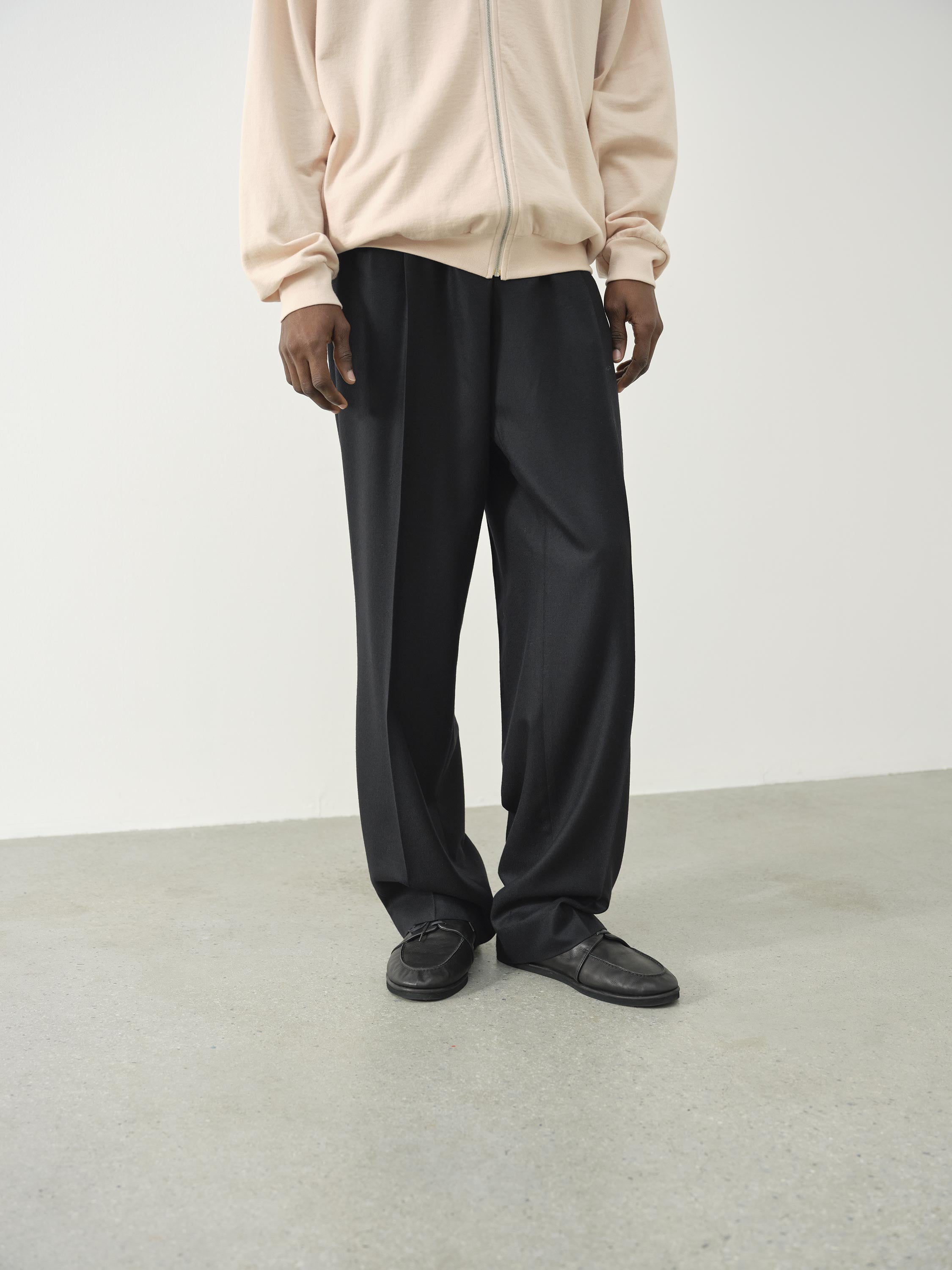 LIGHT WOOL MAX GABARDINE TWO-TUCK SLACKS