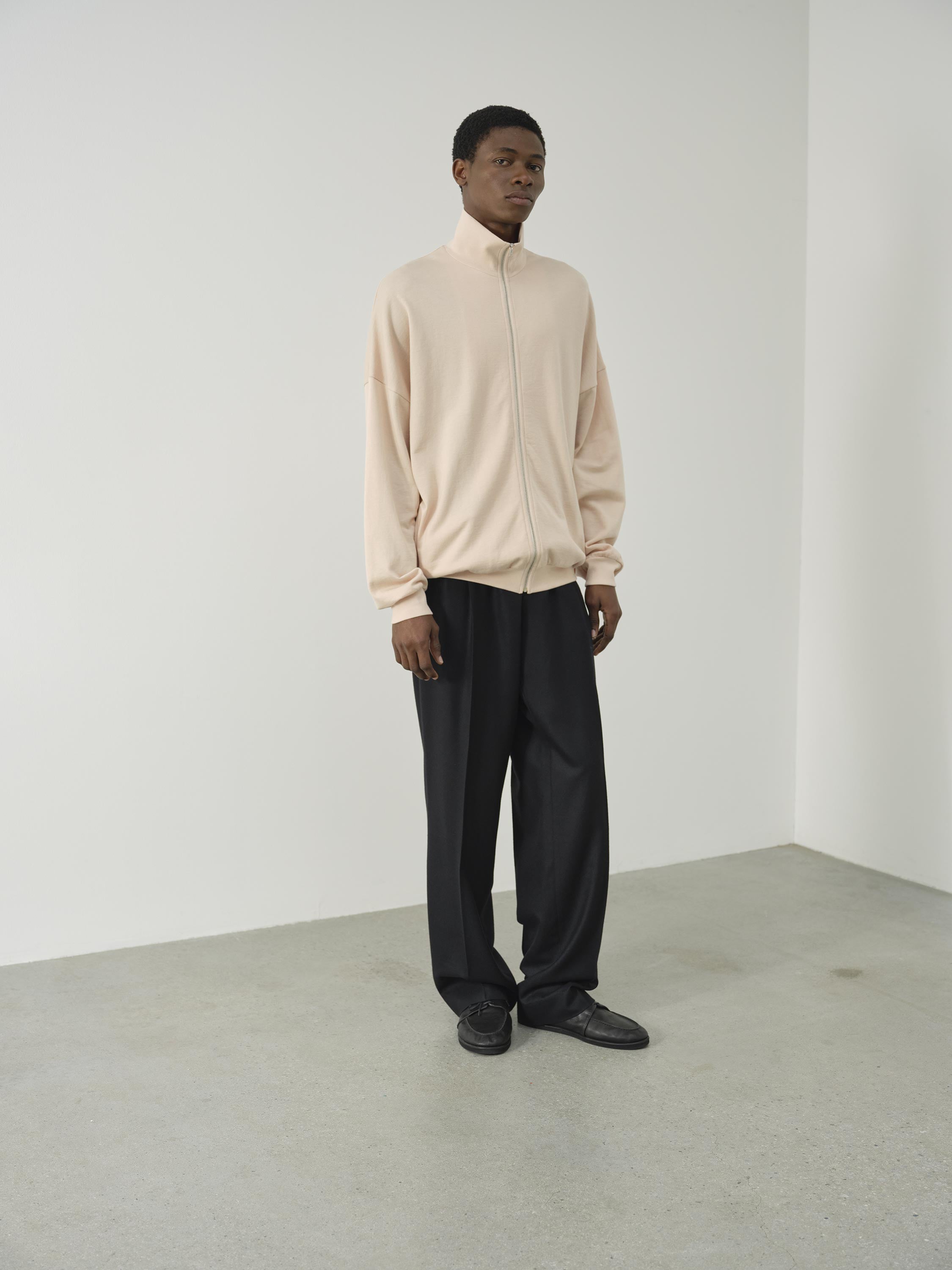 LIGHT WOOL MAX GABARDINE TWO-TUCK SLACKS - AURALEE Official Website