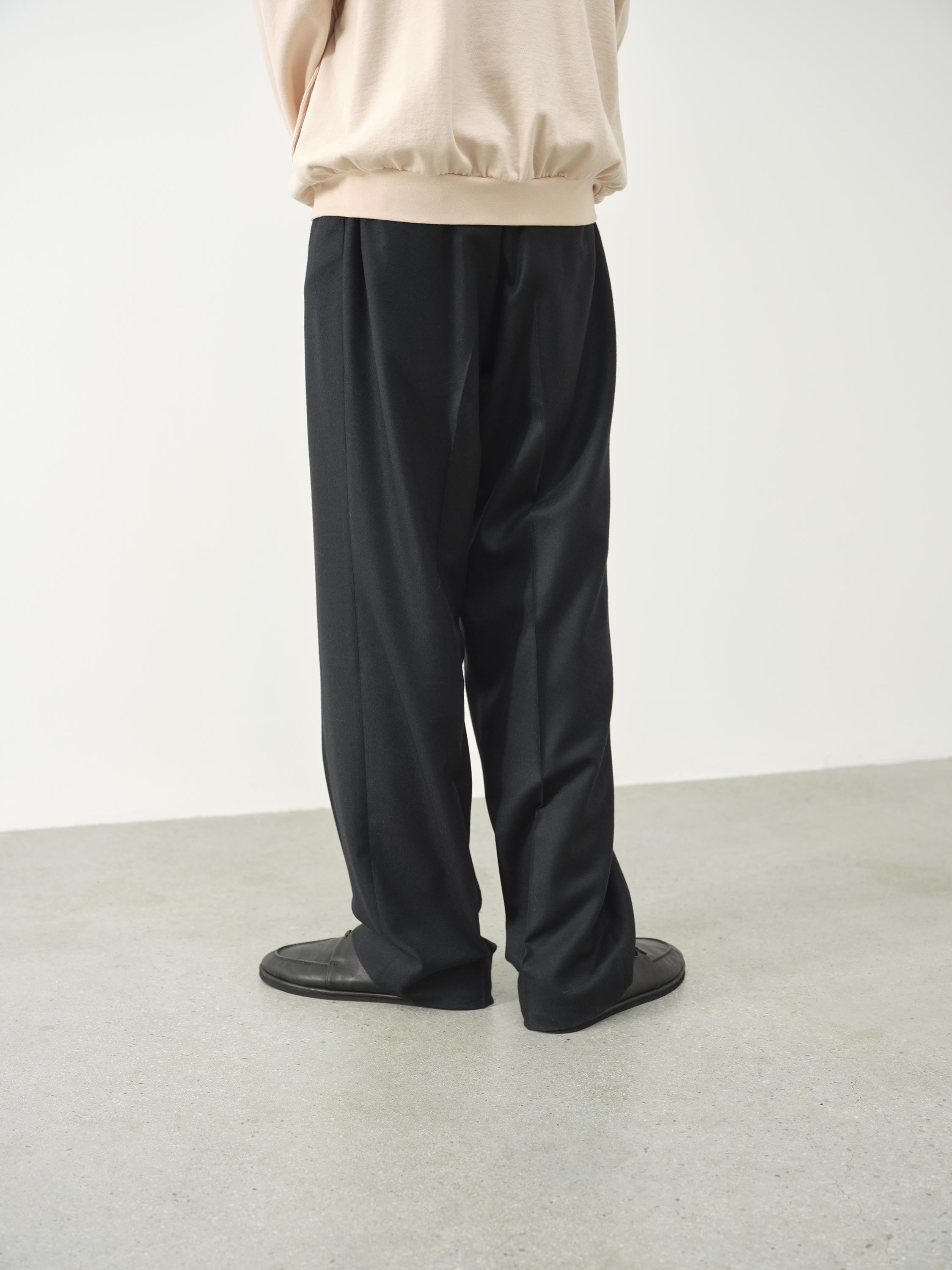 LIGHT WOOL MAX GABARDINE TWO-TUCK SLACKS 詳細画像 TOP BLACK 4