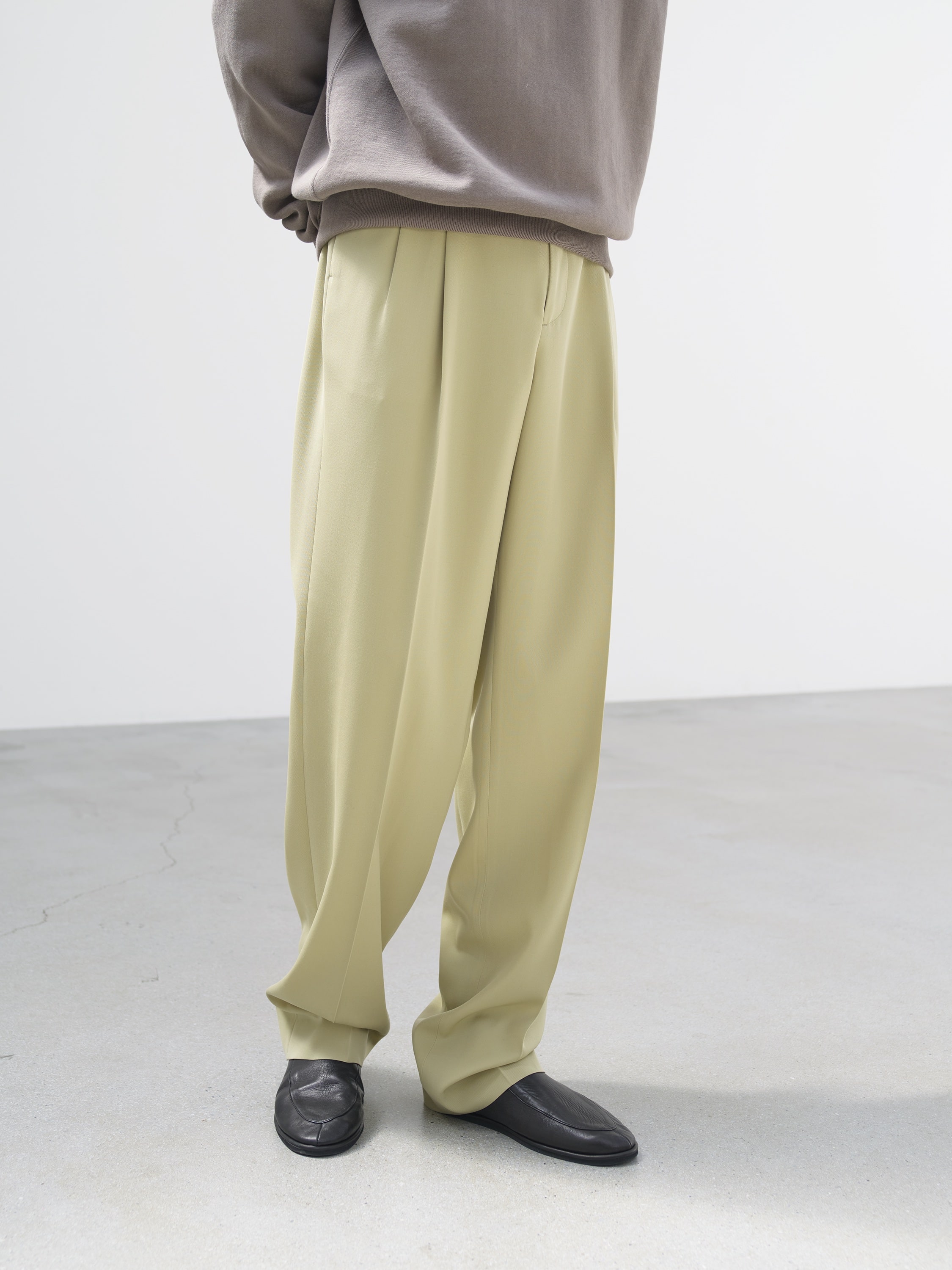 LIGHT WOOL MAX GABARDINE TWO-TUCK SLACKS 詳細画像 LIGHT KHAKI 3