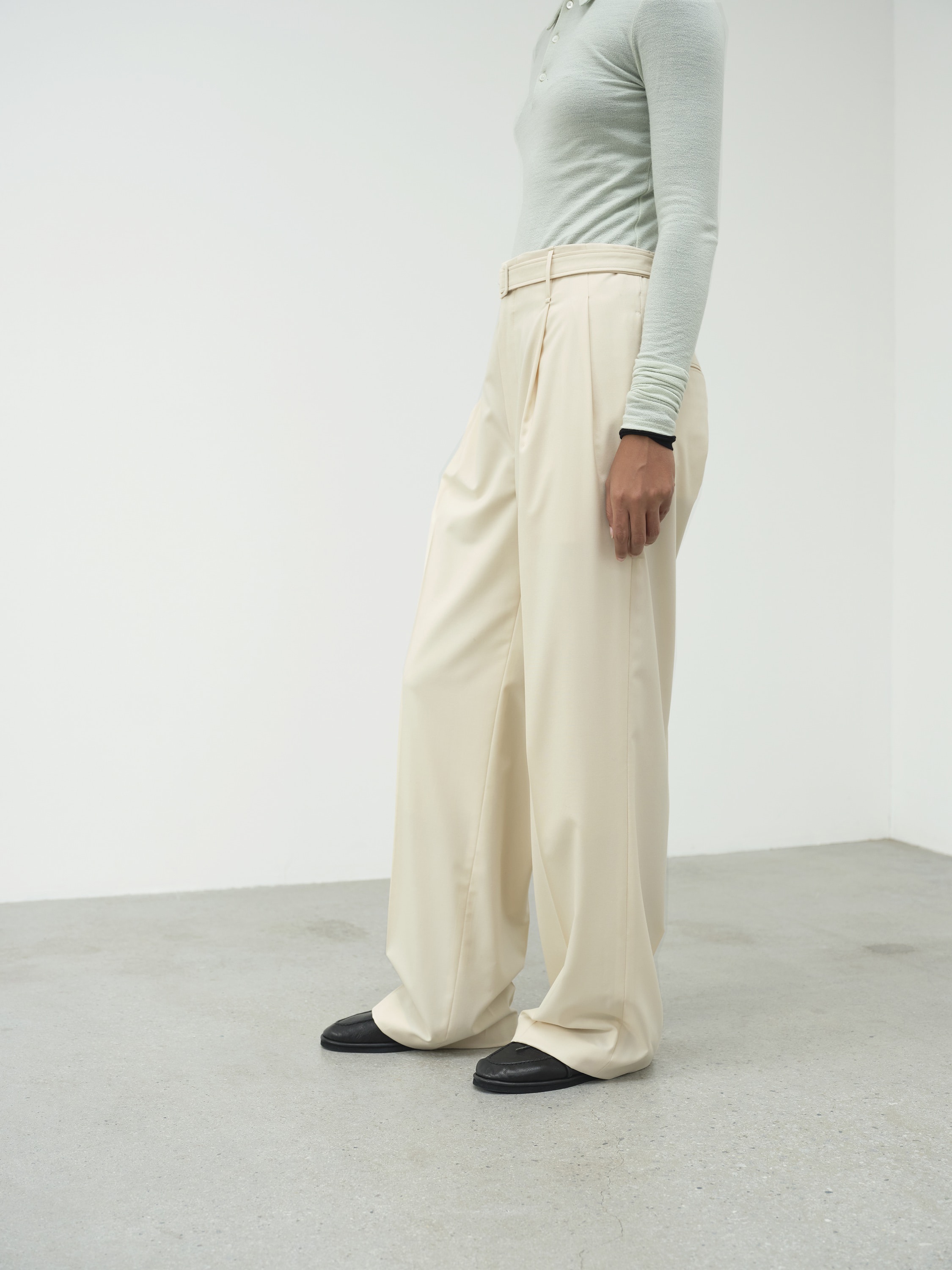 SUPER FINE TROPICAL WOOL SLACKS 詳細画像 IVORY BEIGE 3