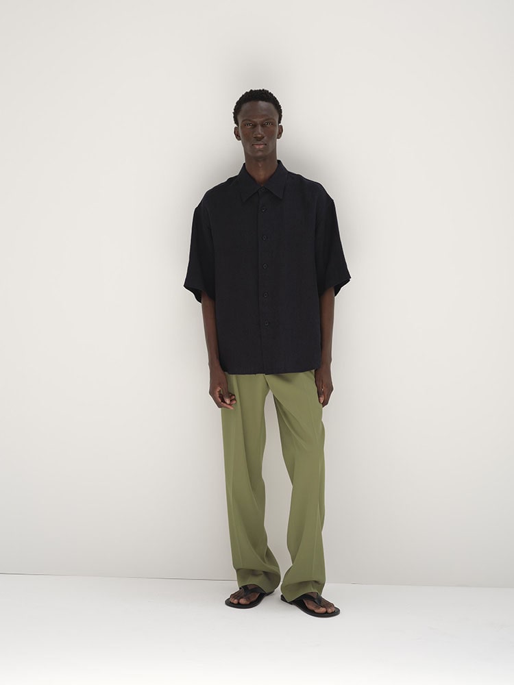 LIGHT WOOL MAX GABARDINE TWO-TUCK SLACKS - AURALEE Official Website