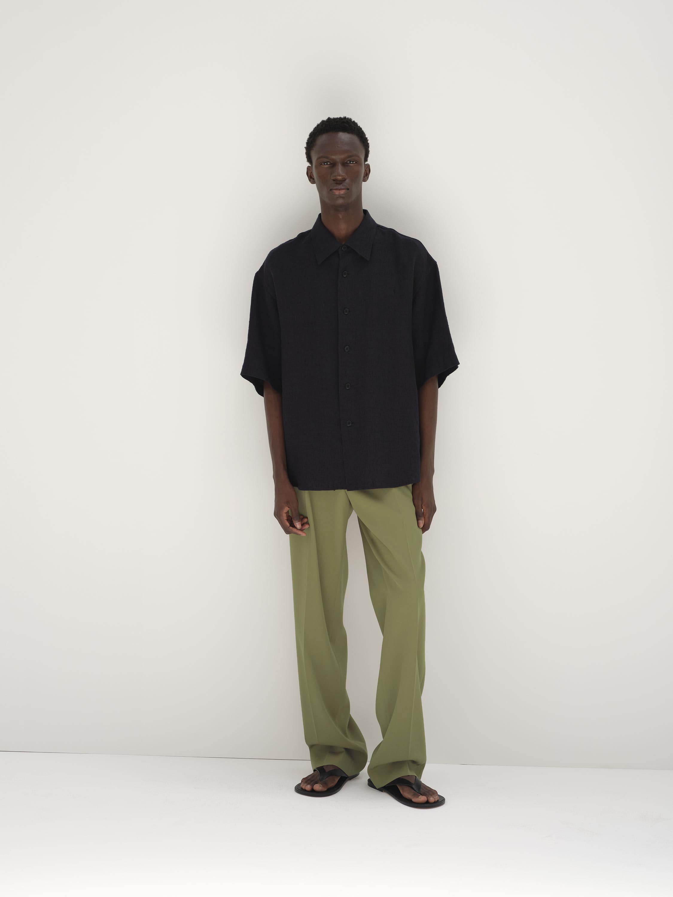 LIGHT WOOL MAX GABARDINE TWO-TUCK SLACKS