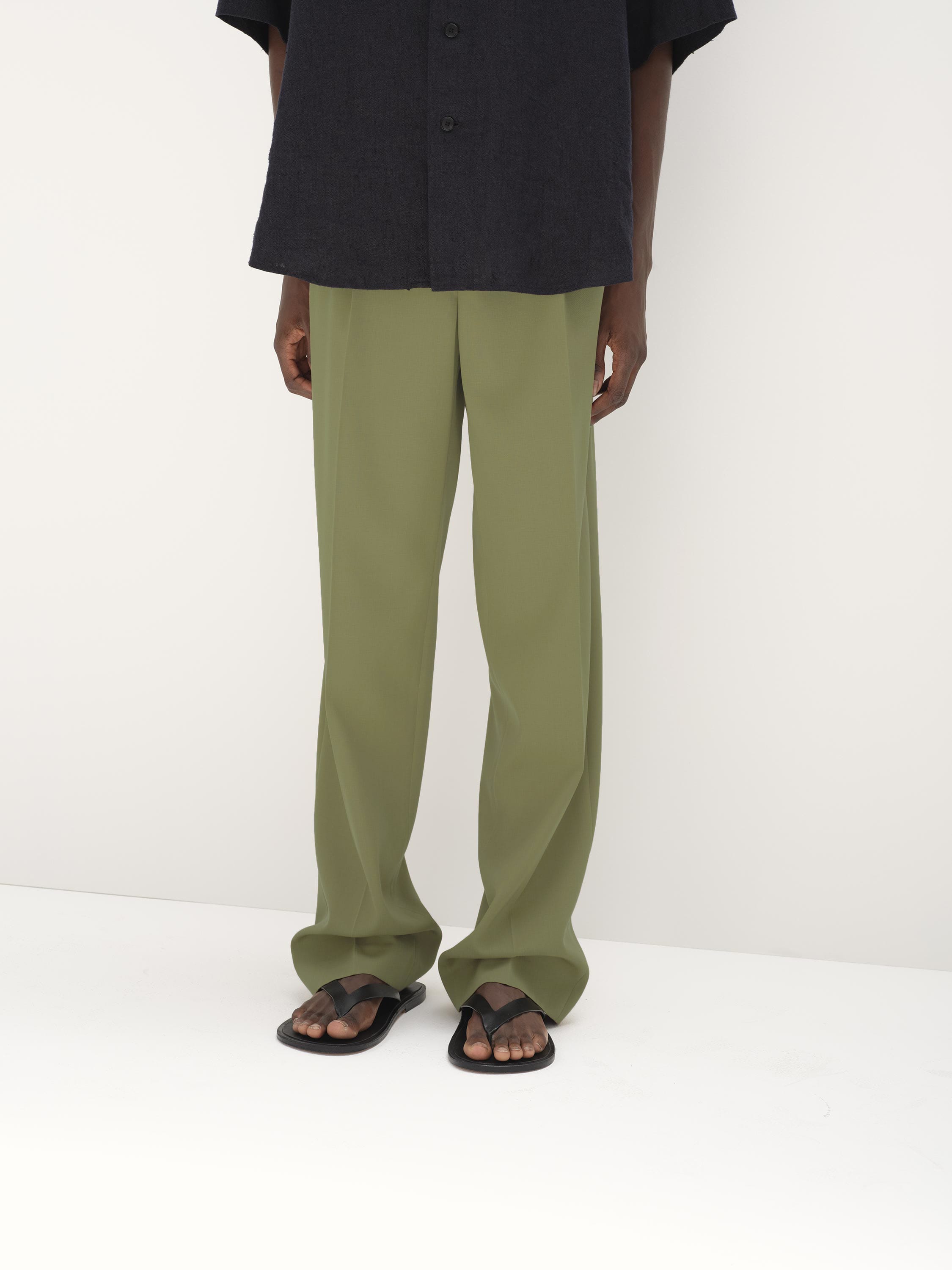 LIGHT WOOL MAX GABARDINE TWO-TUCK SLACKS