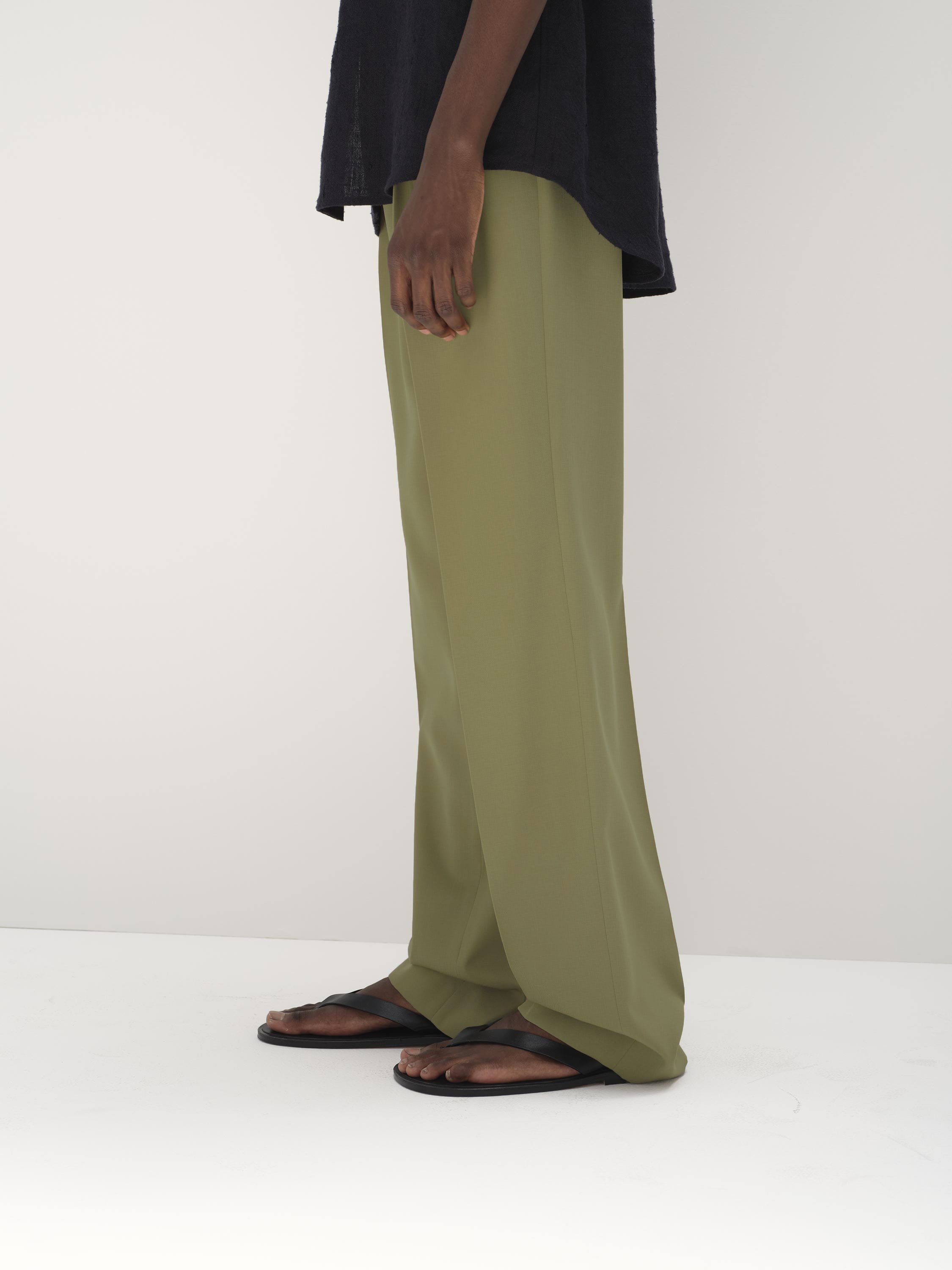 LIGHT WOOL MAX GABARDINE TWO-TUCK SLACKS