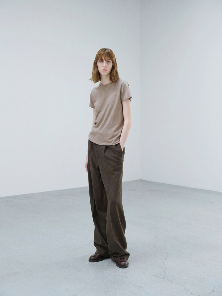 SEAMLESS CREW NECK TEE