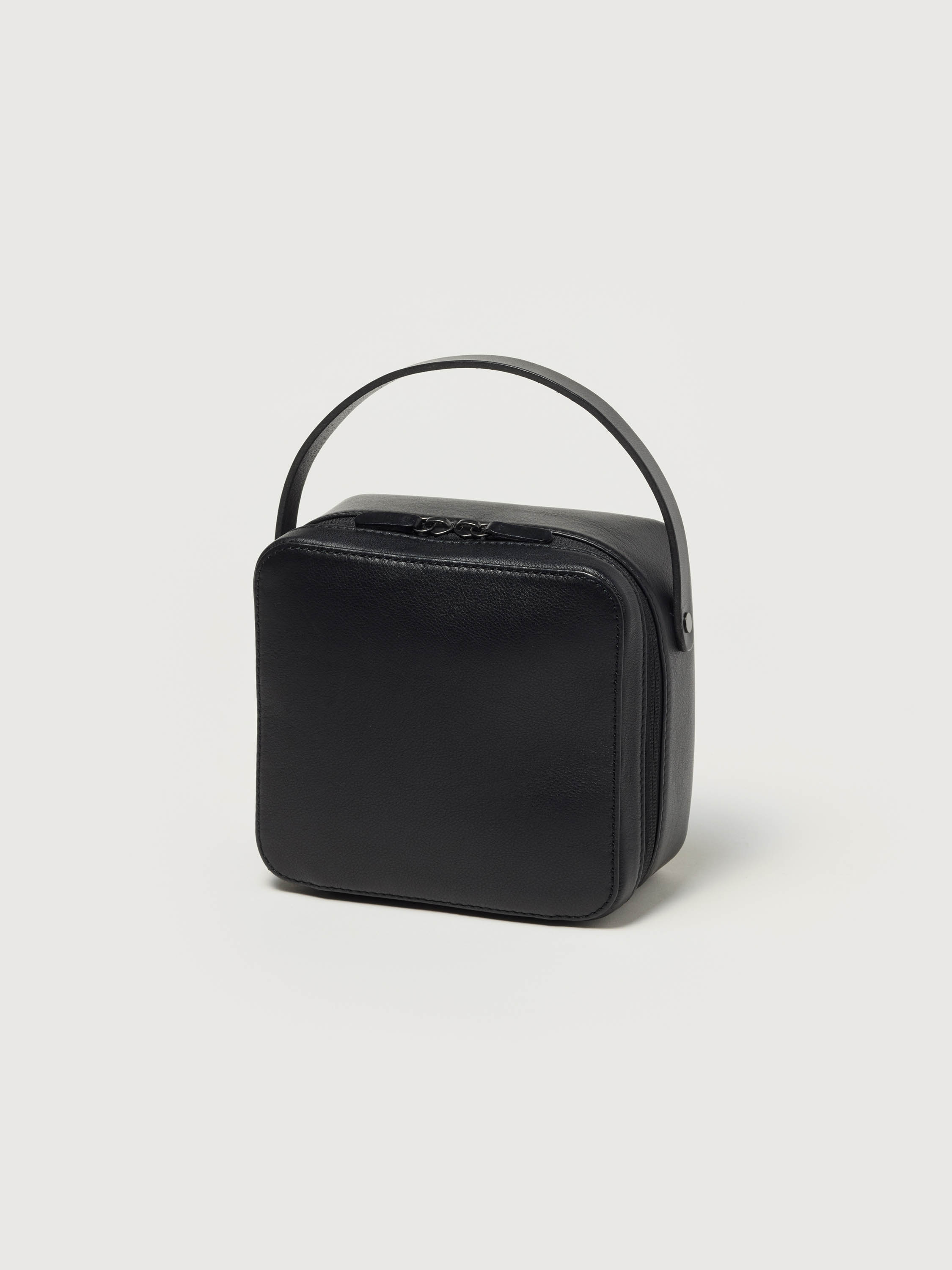 LEATHER SMALL TRAVEL CASE MADE BY AETA 詳細画像 BLACK 1