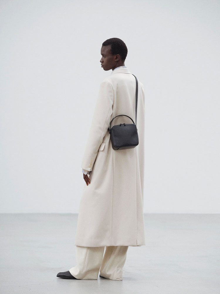 LEATHER SHOULDER BAG MADE BY AETA