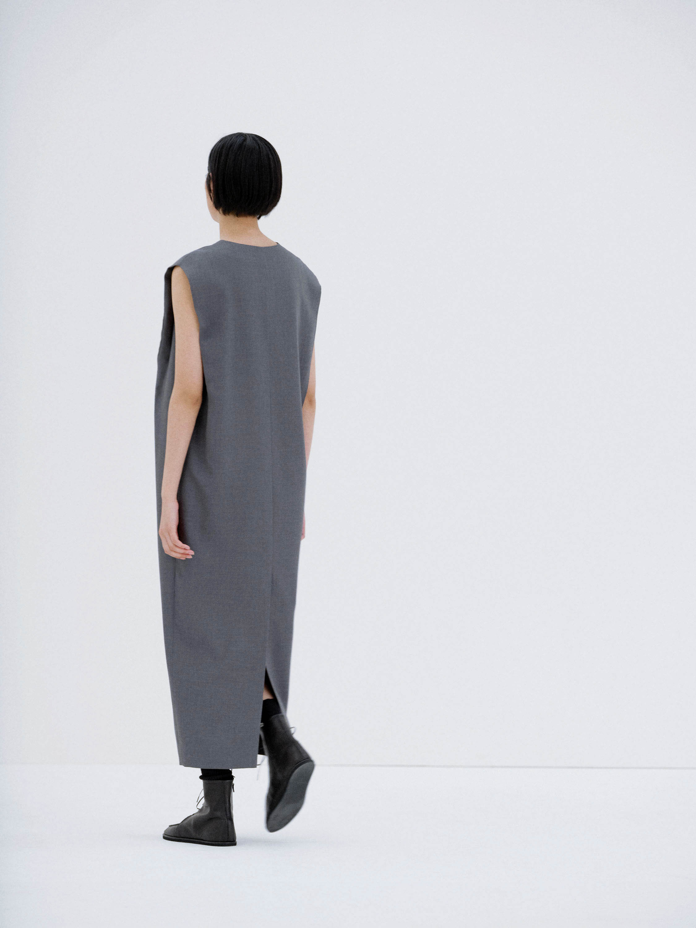 STRUCTURED WOOL DOUBLE CLOTH SLEEVELESS DRESS 詳細画像 TOP GRAY 4