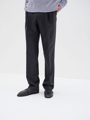 BLUEFACED WOOL TWO-TUCK SLACKS