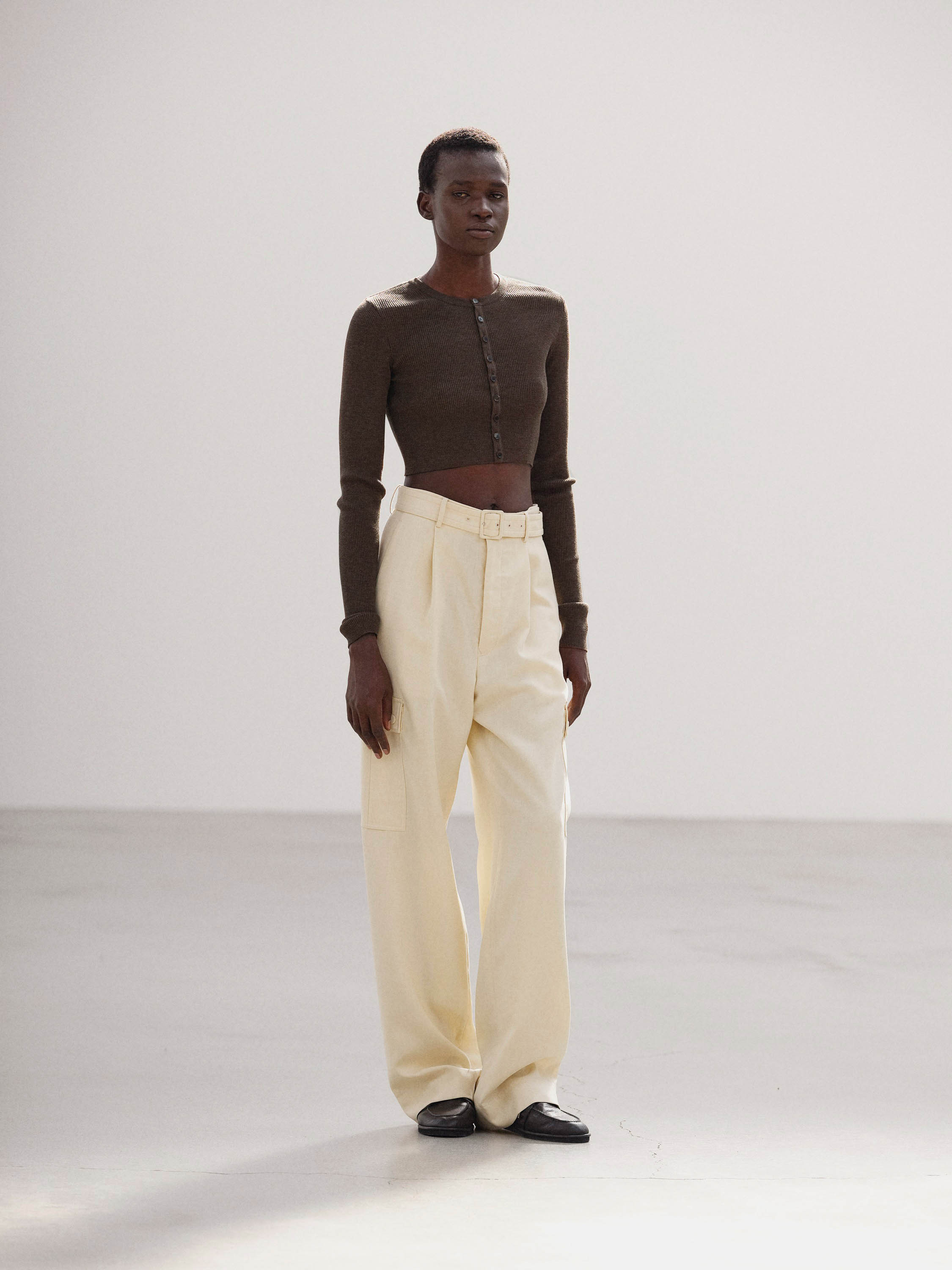 STRUCTURED WOOL DOUBLE CLOTH CARGO PANTS 詳細画像 TOP ECRU 1