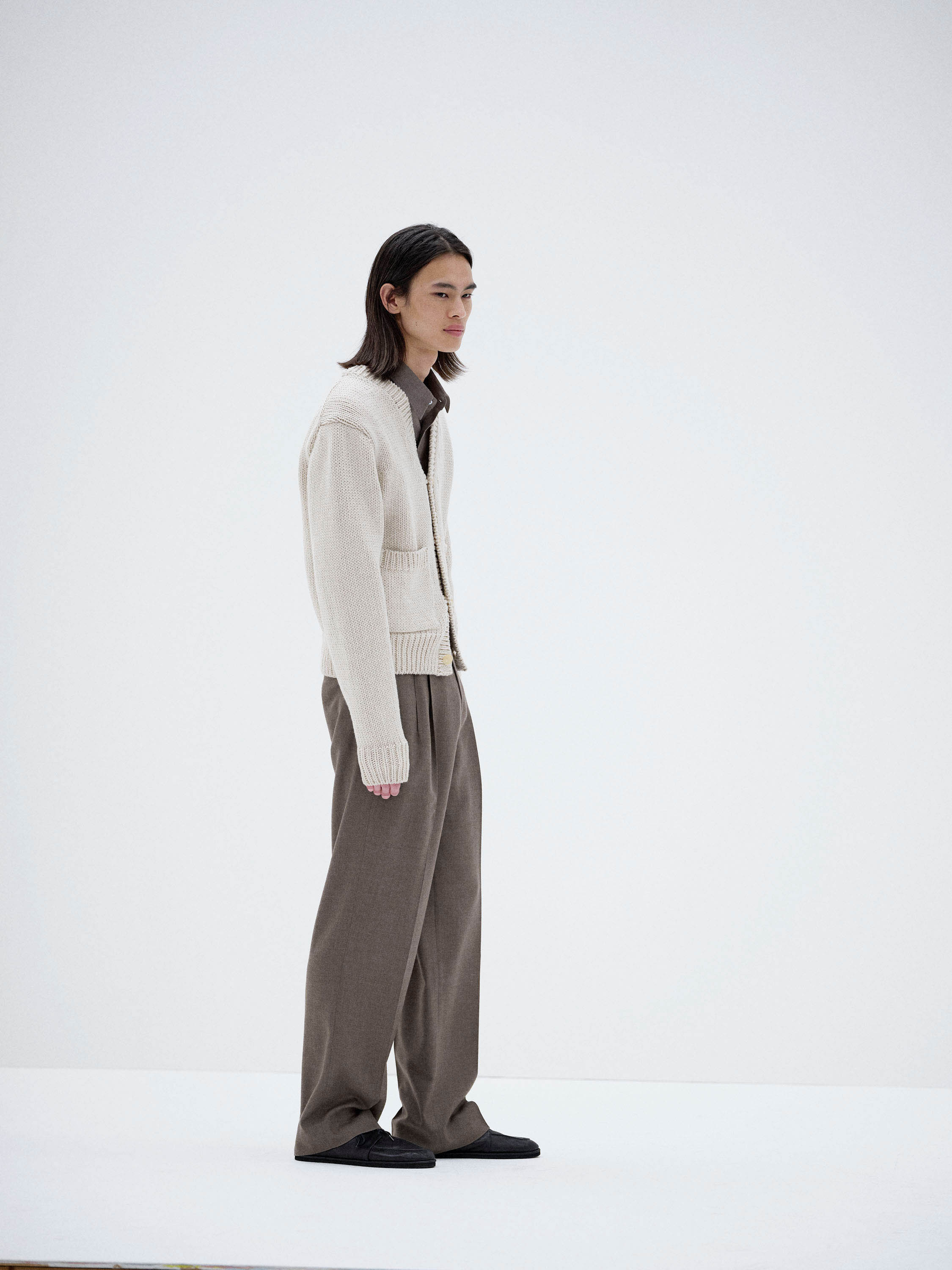 SUPER LIGHT WOOL TWO-TUCK SLACKS - AURALEE Official Website