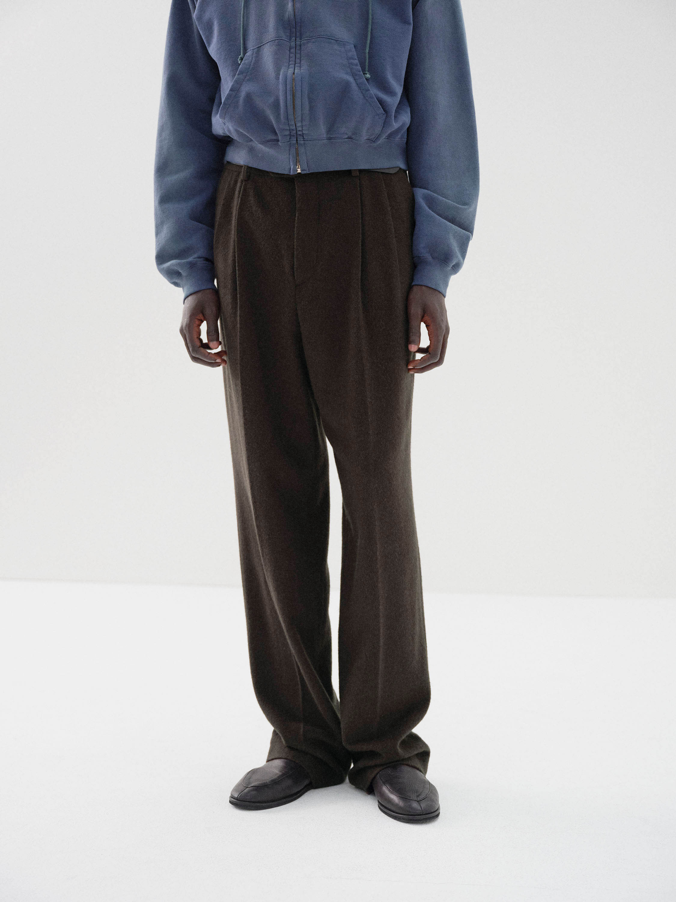 BABY CAMEL FLANNEL TWO-TUCK SLACKS 詳細画像 DARK BROWN 2
