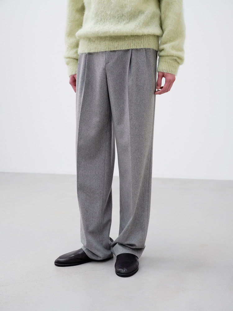CASHMERE MOLESKIN TWO-TUCK SLACKS