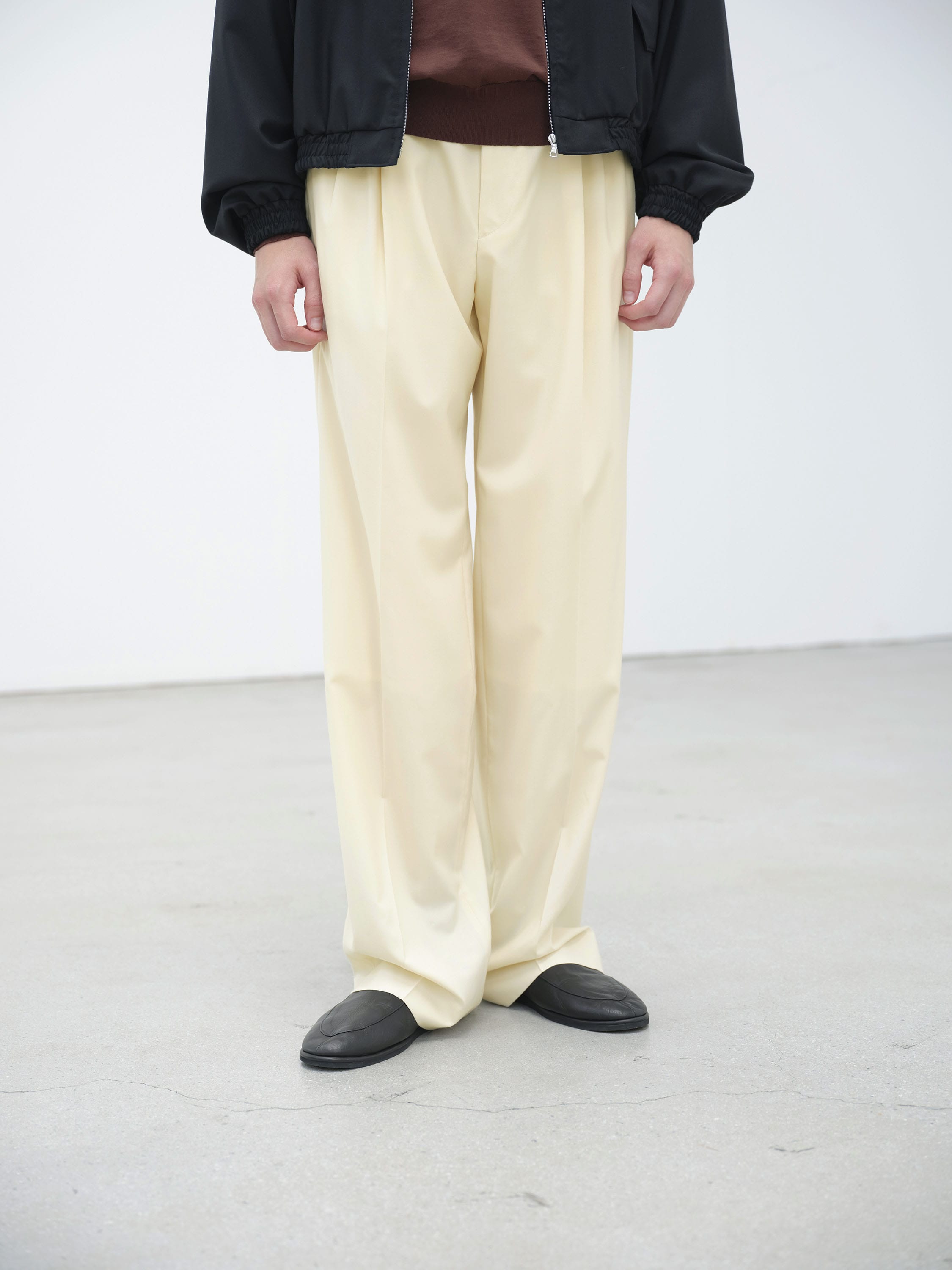 SUPER FINE TROPICAL WOOL TWO-TUCK SLACKS 詳細画像 IVORY 1