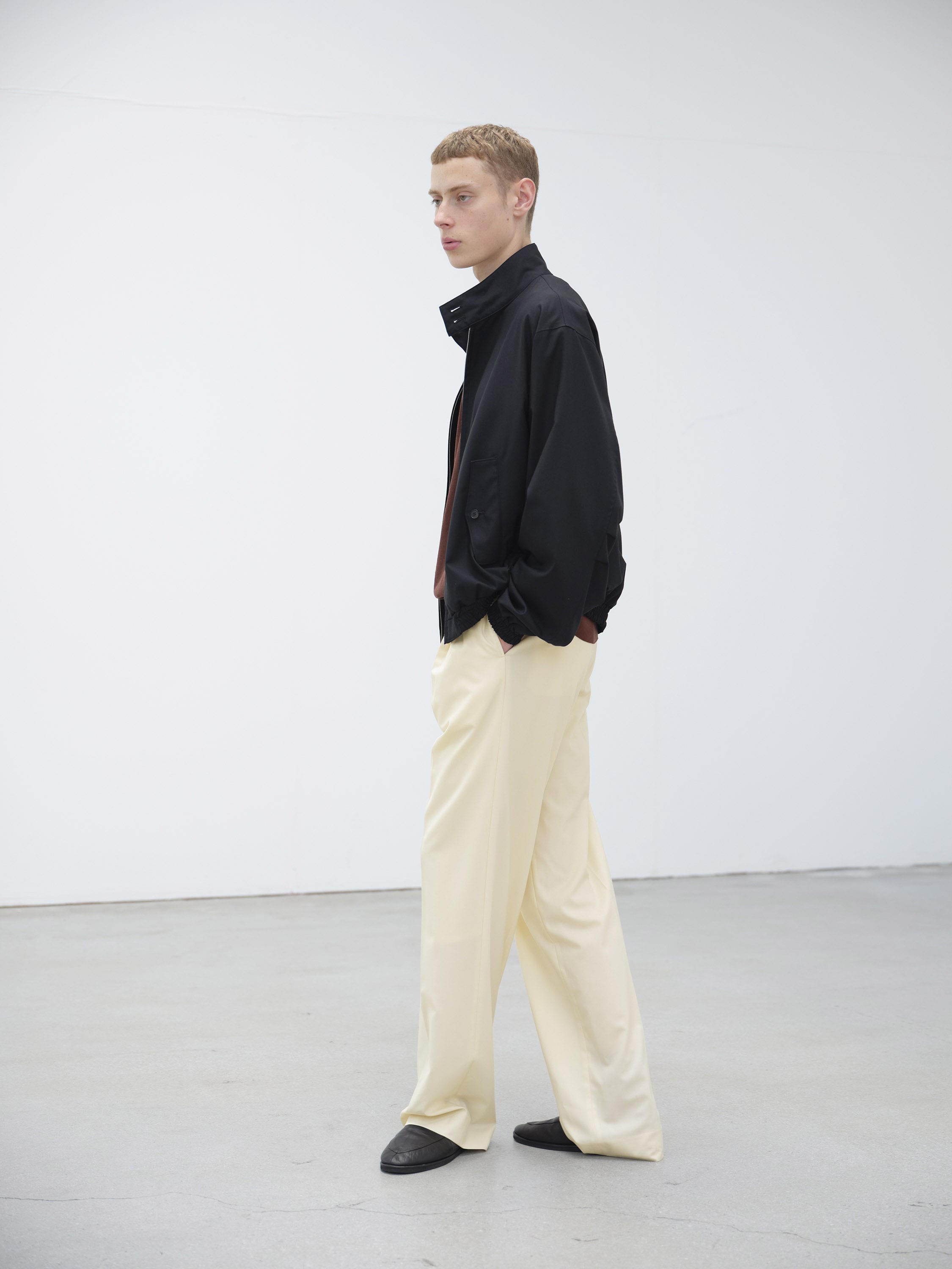 SUPER FINE TROPICAL WOOL TWO-TUCK SLACKS 詳細画像 IVORY 3