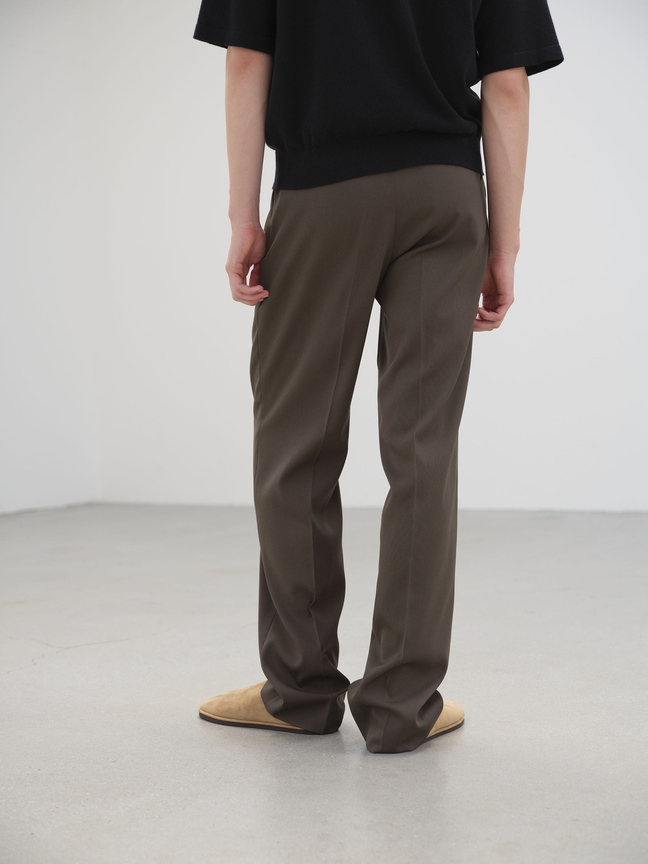 LIGHT WOOL MAX GABARDINE TWO-TUCK SLACKS 詳細画像 DARK BROWN 4