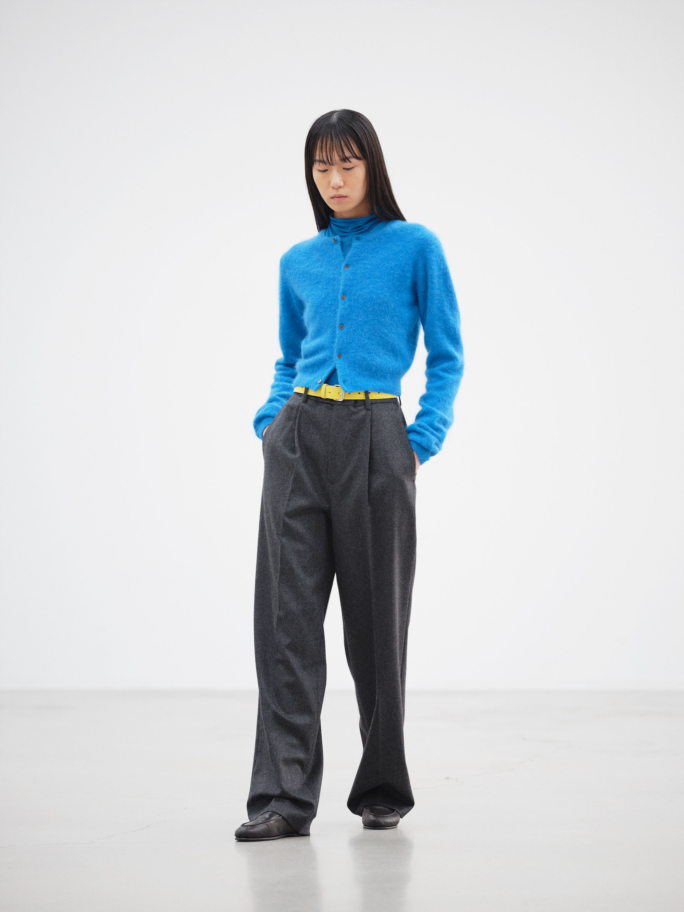 GARMENT-DYED BABY ALPACA FUR KNIT CREW-NECK CARDIGAN 詳細画像 ROYAL BLUE 1