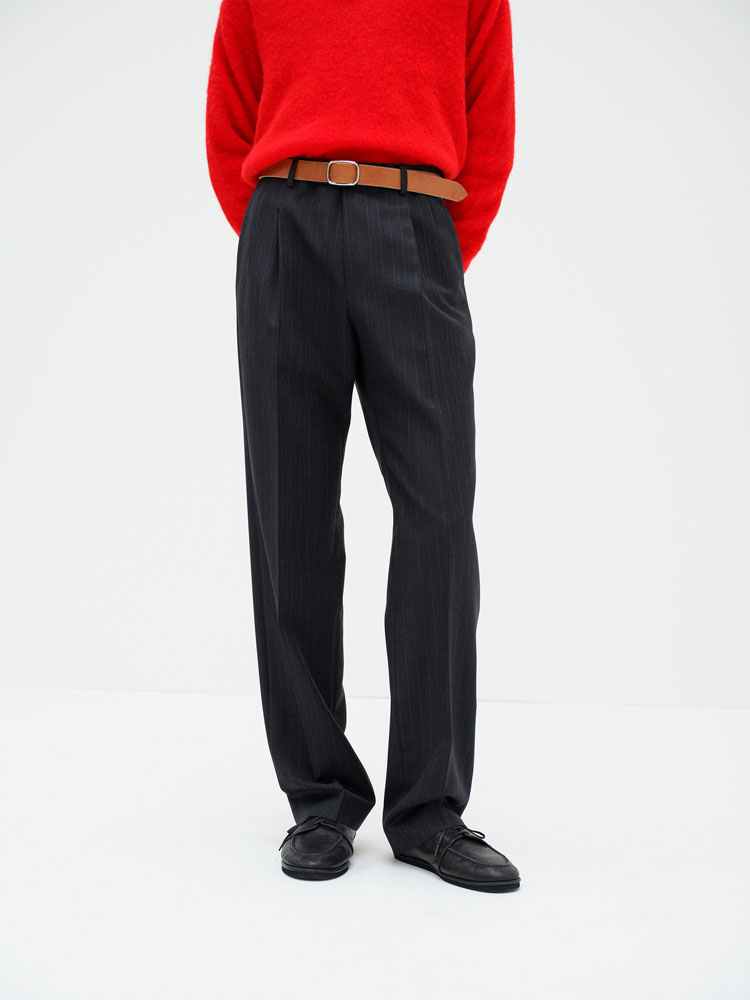 BLUEFACED WOOL TWO-TUCK SLACKS - AURALEE Official Website