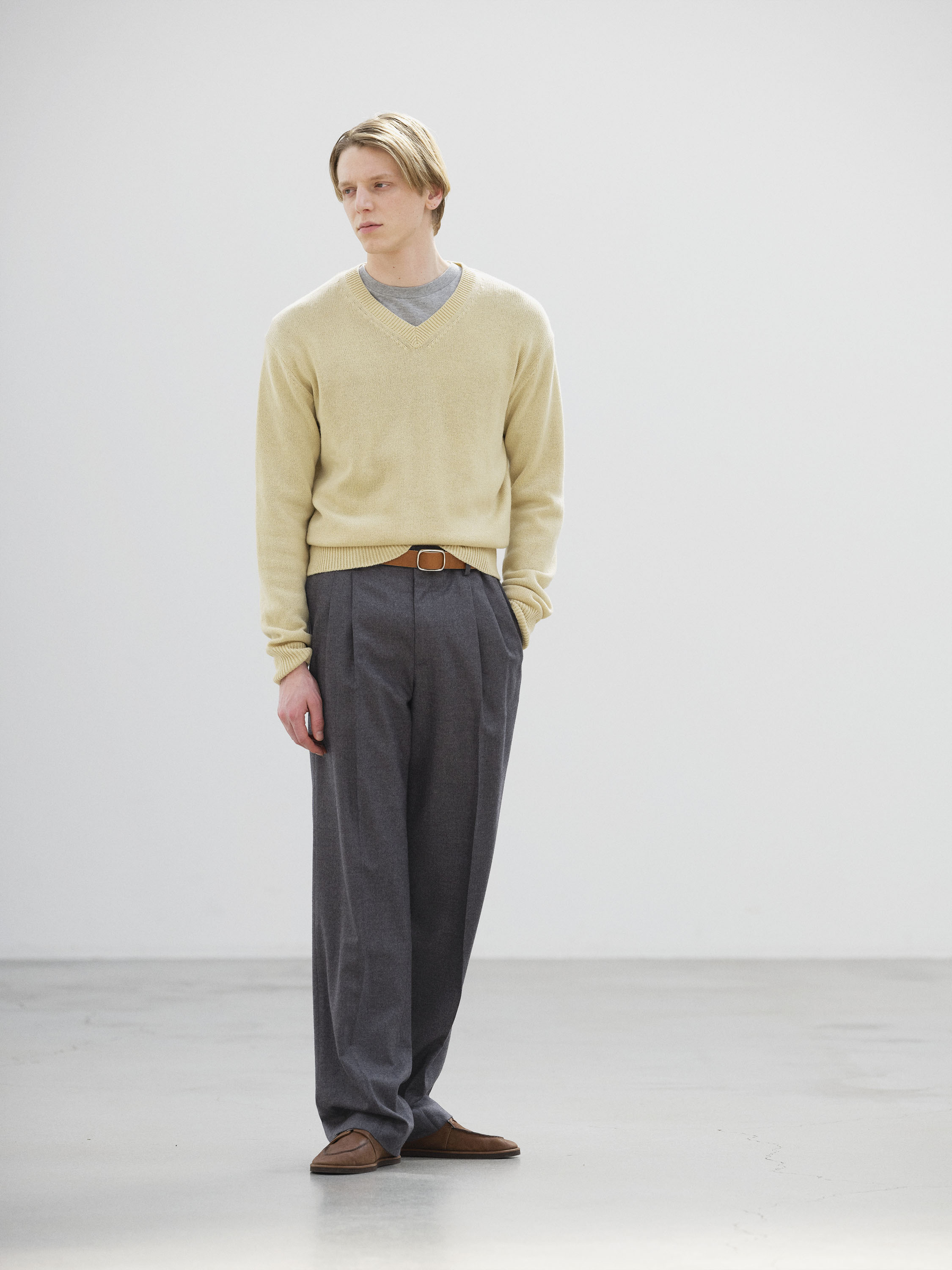 SUPER LIGHT WOOL TWO-TUCK SLACKS 詳細画像 TOP CHARCOAL 2