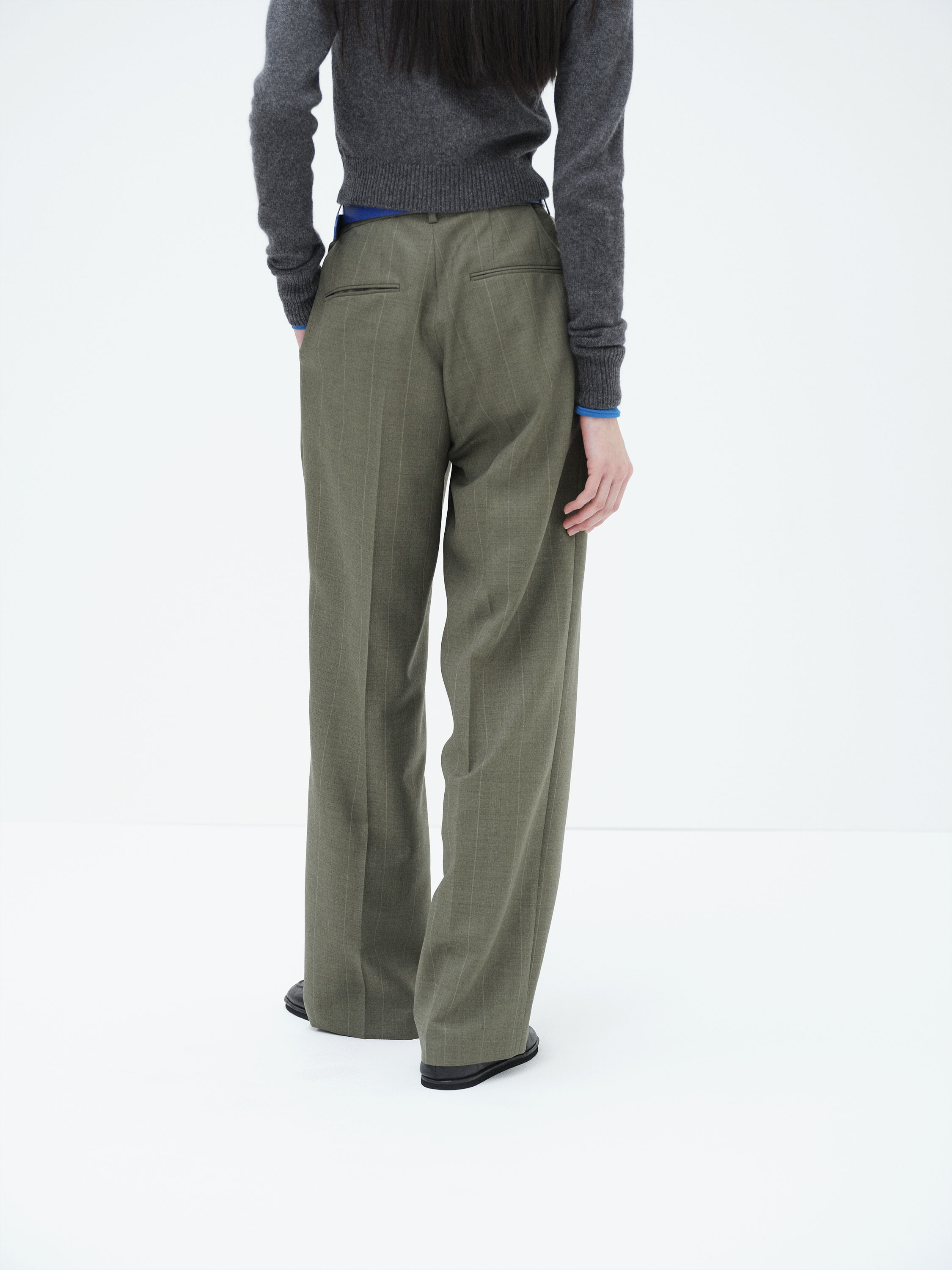 BLUEFACED WOOL TWO-TUCK SLACKS - AURALEE Official Website