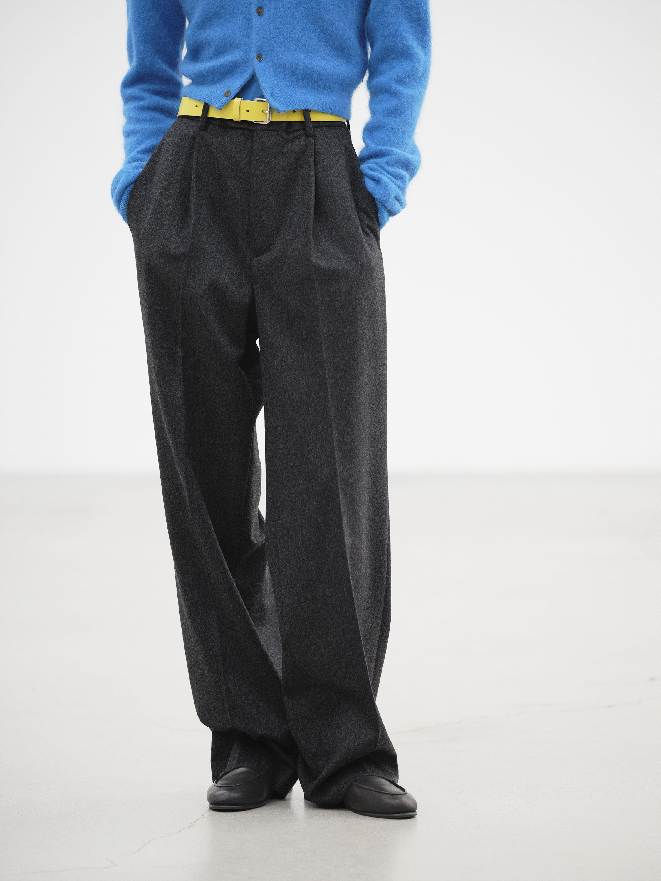CASHMERE MOLESKIN TWO-TUCK SLACKS - AURALEE Official Website
