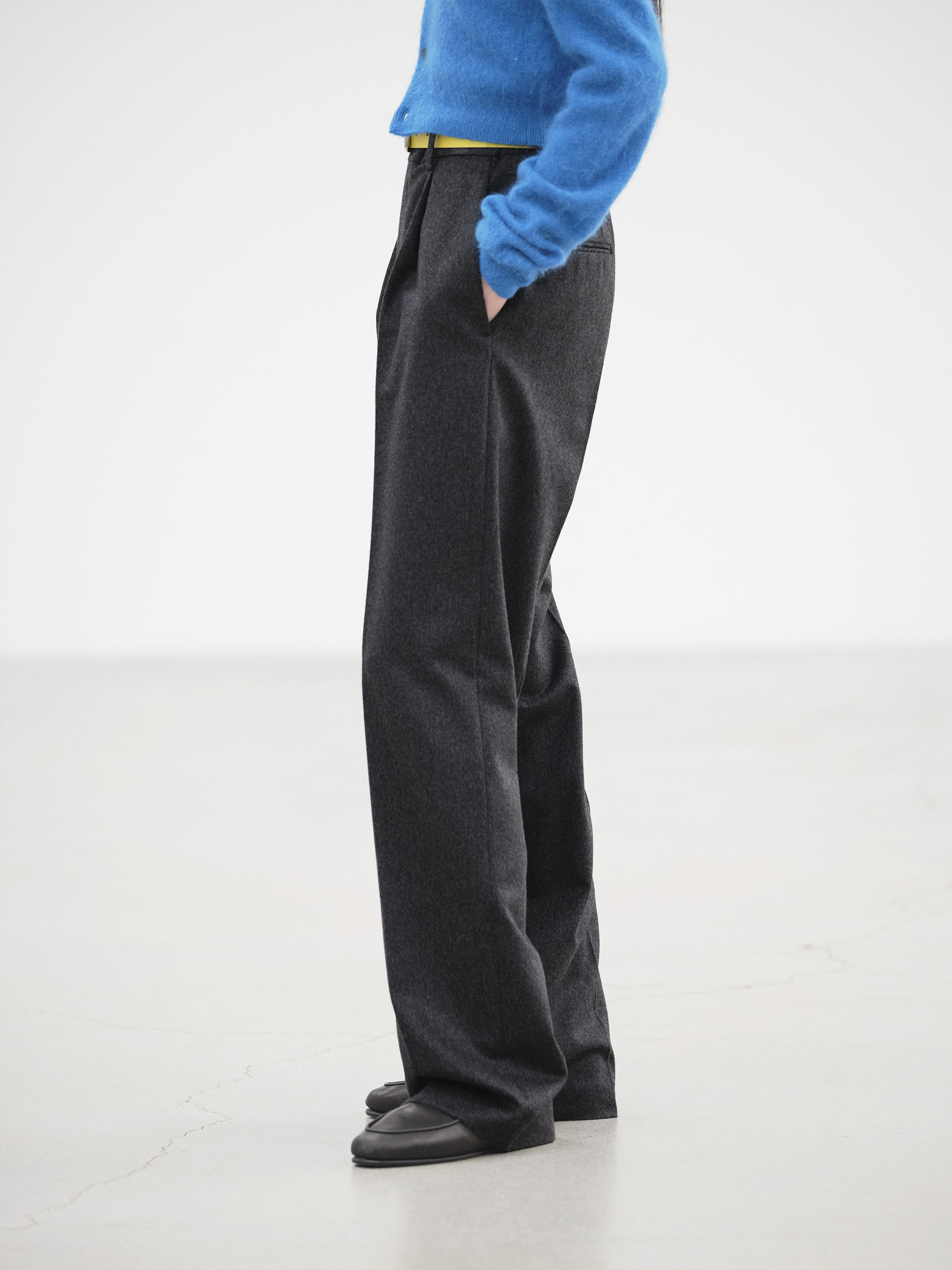 CASHMERE MOLESKIN TWO-TUCK SLACKS - AURALEE Official Website