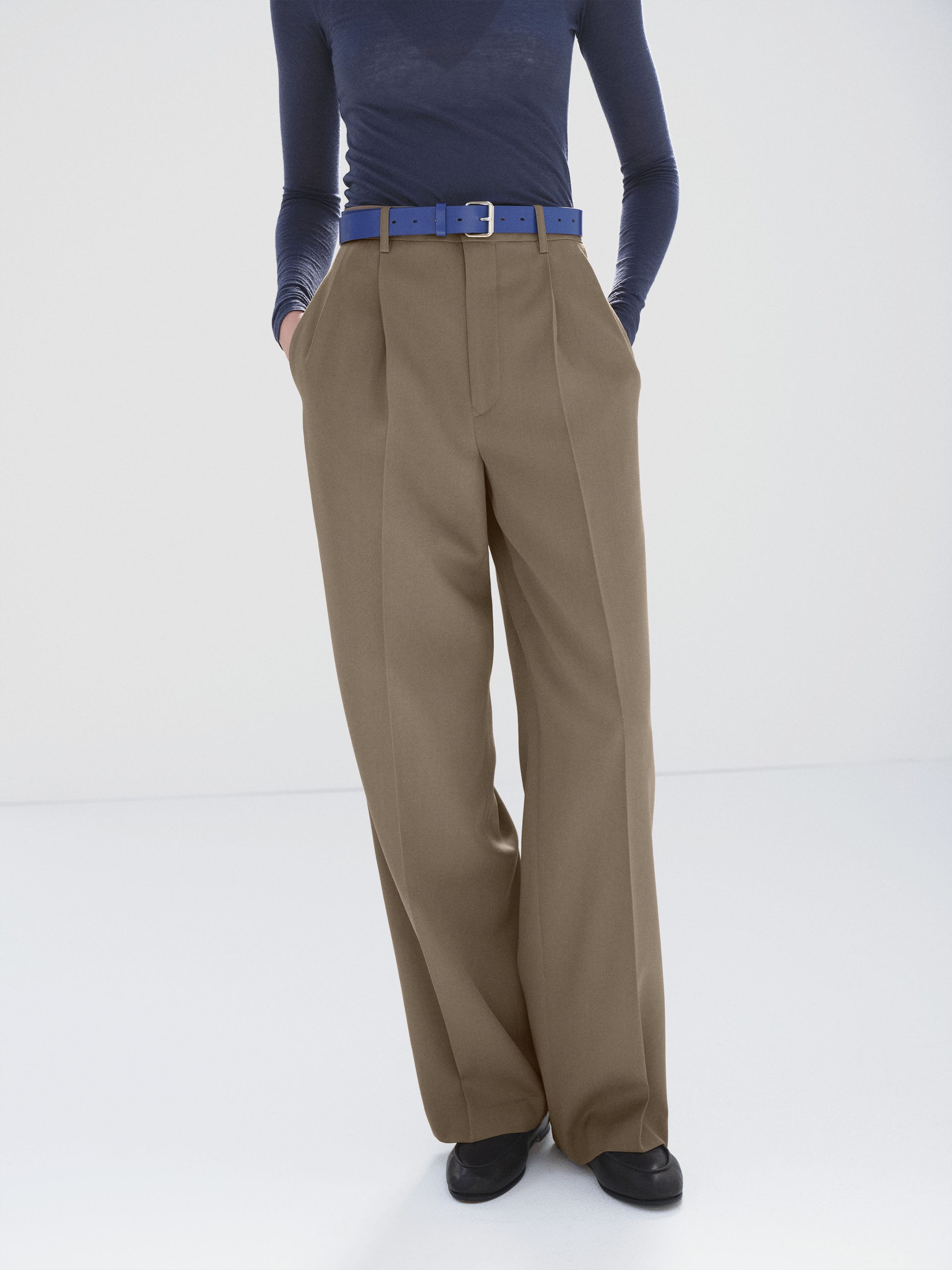 LIGHT WOOL MAX GABARDINE TWO-TUCK SLACKS - AURALEE Official Website