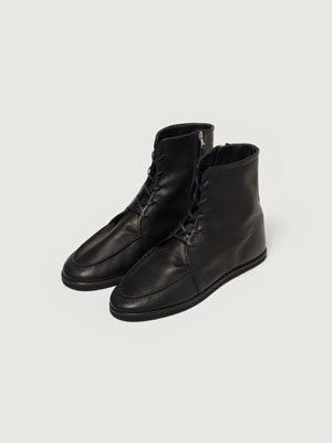 SOFT LEATHER LACE-UP BOOTS