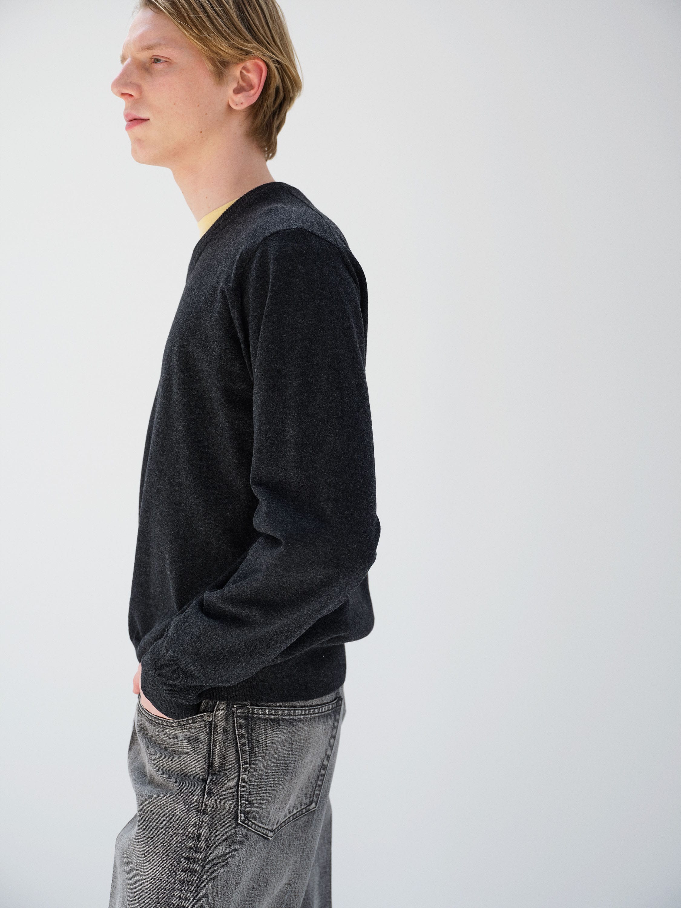 HIGH TWIST WOOL KNIT V-NECK P/O - AURALEE Official Website