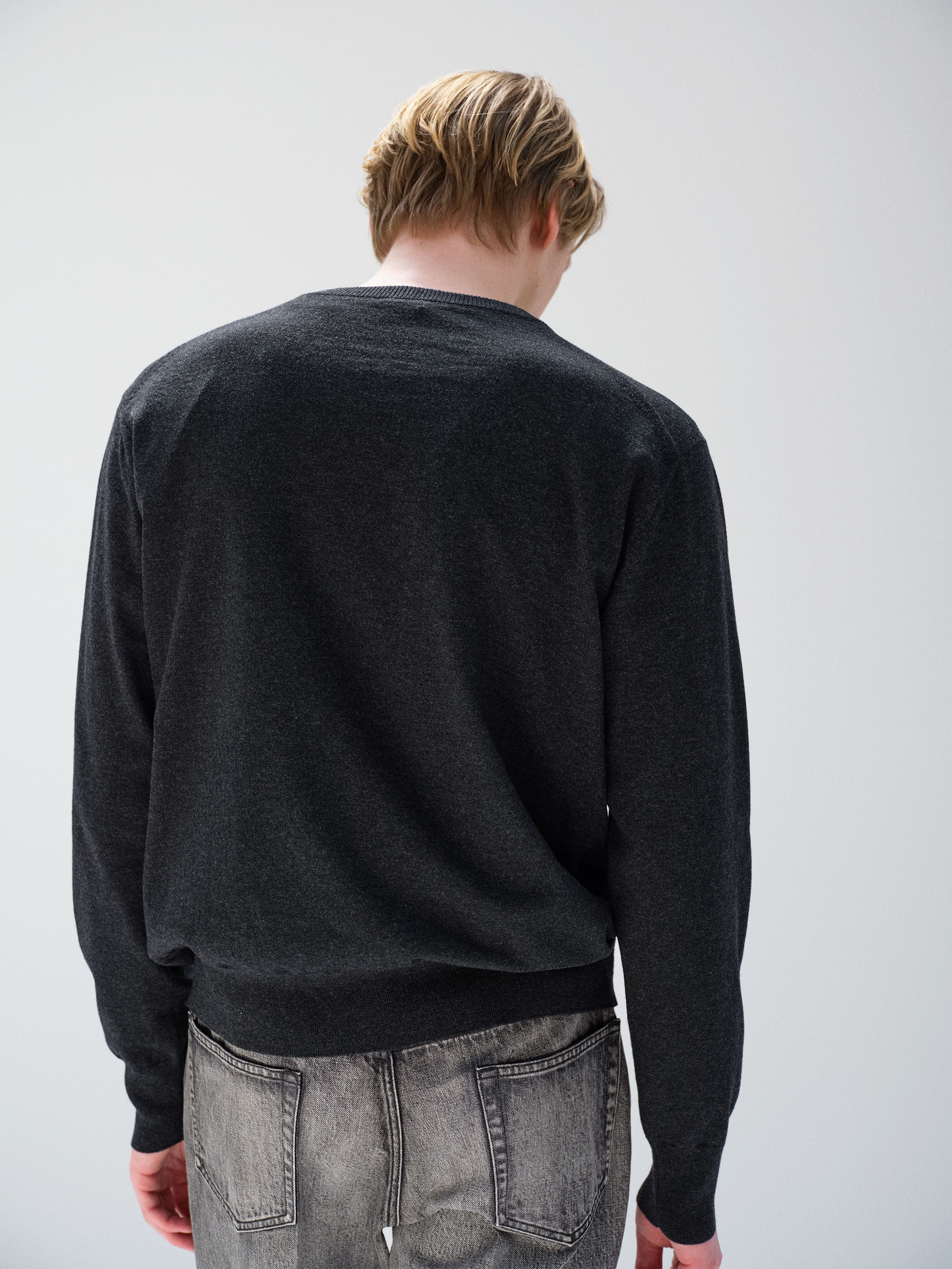 HIGH TWIST WOOL KNIT V-NECK P/O - AURALEE Official Website