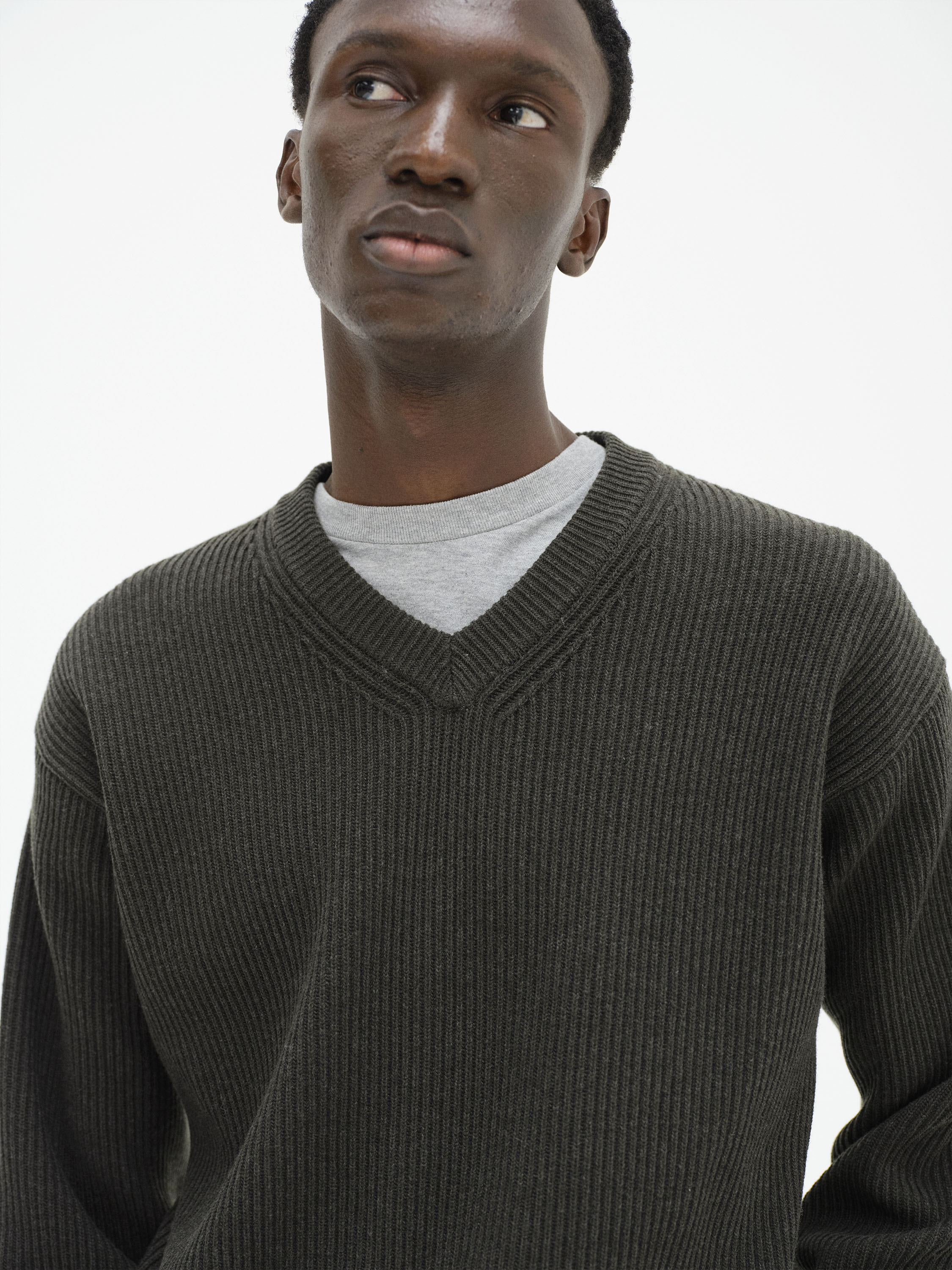 SUPER FINE WOOL RIB KNIT V-NECK P/O 詳細画像 TOP DARK OLIVE 2