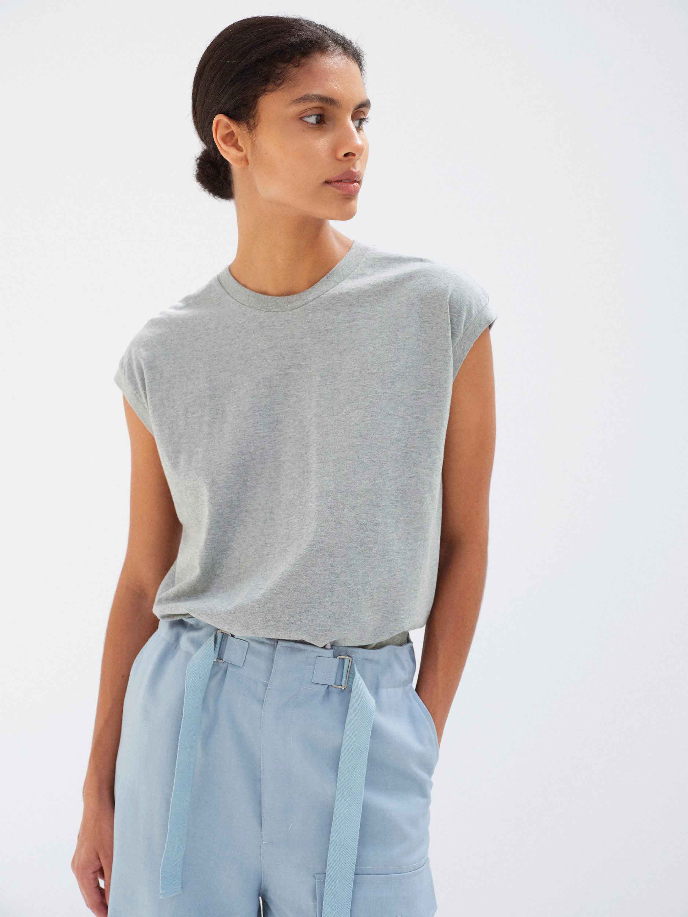 SEAMLESS CREW NECK SLEEVELESS 詳細画像 TOP GRAY 2