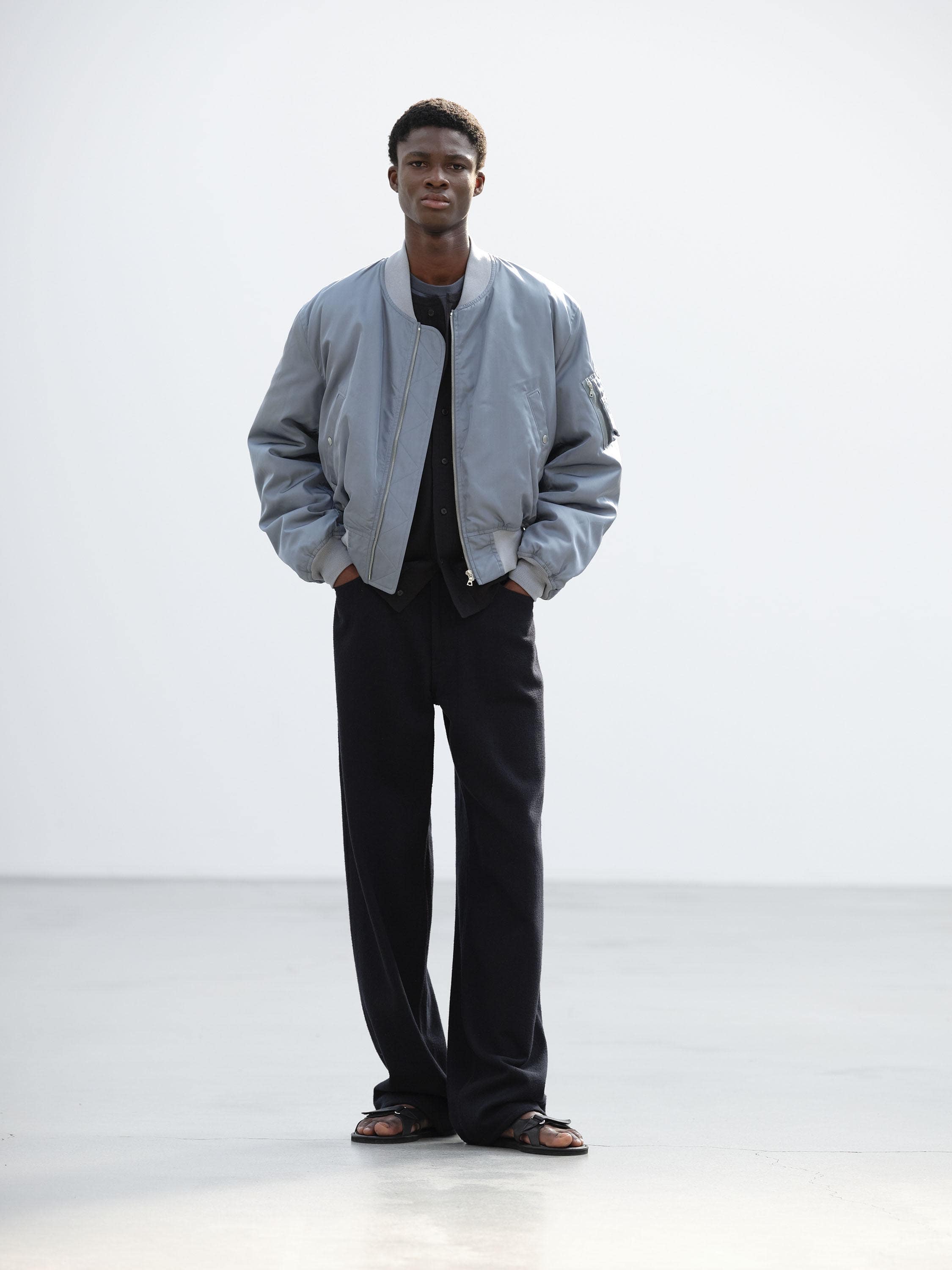 HIGH DENSITY SILK TWILL FLIGHT BLOUSON 詳細画像 BLUE GRAY 1