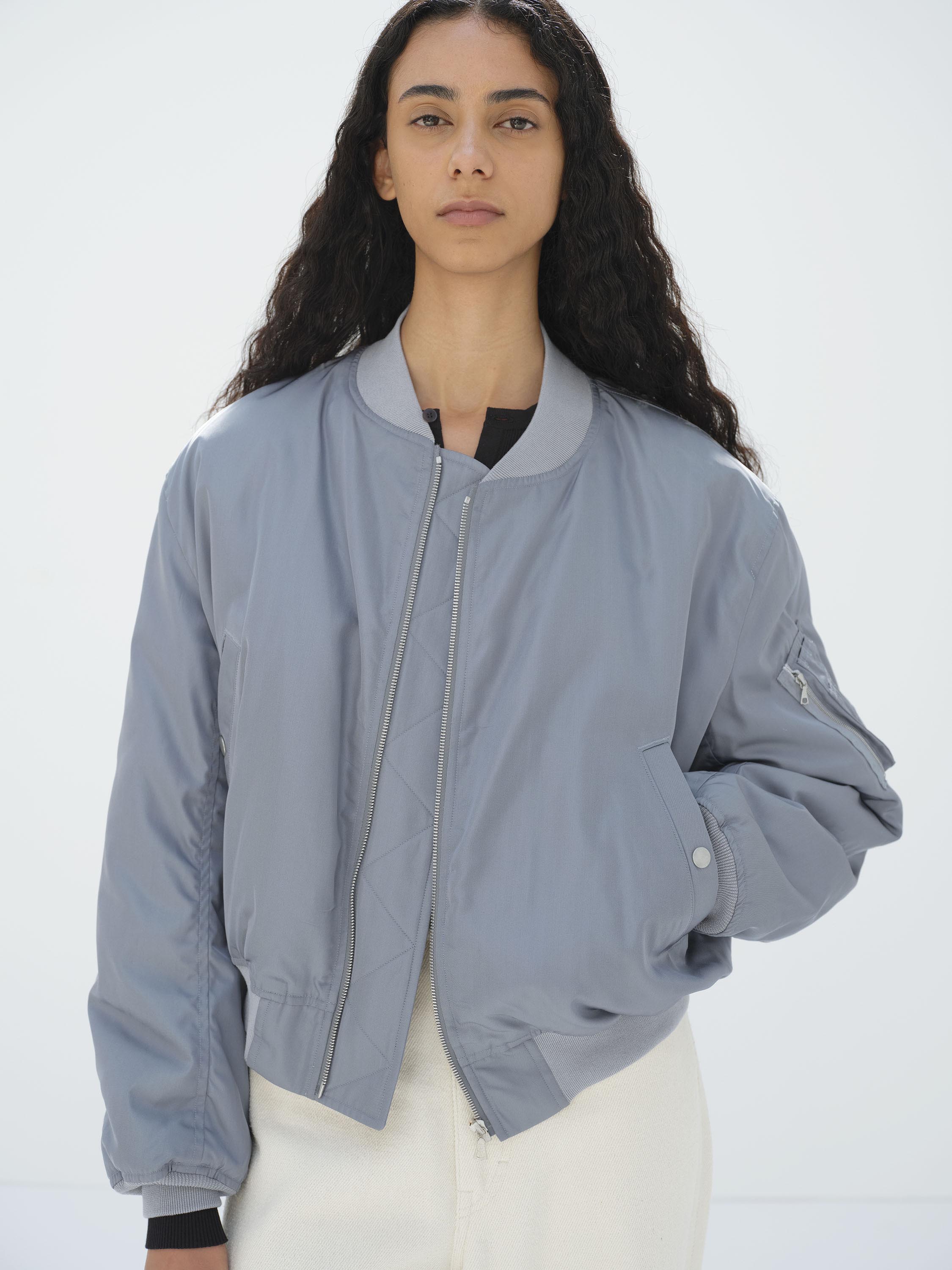 HIGH DENSITY SILK TWILL FLIGHT BLOUSON 詳細画像 BLUE GRAY 1