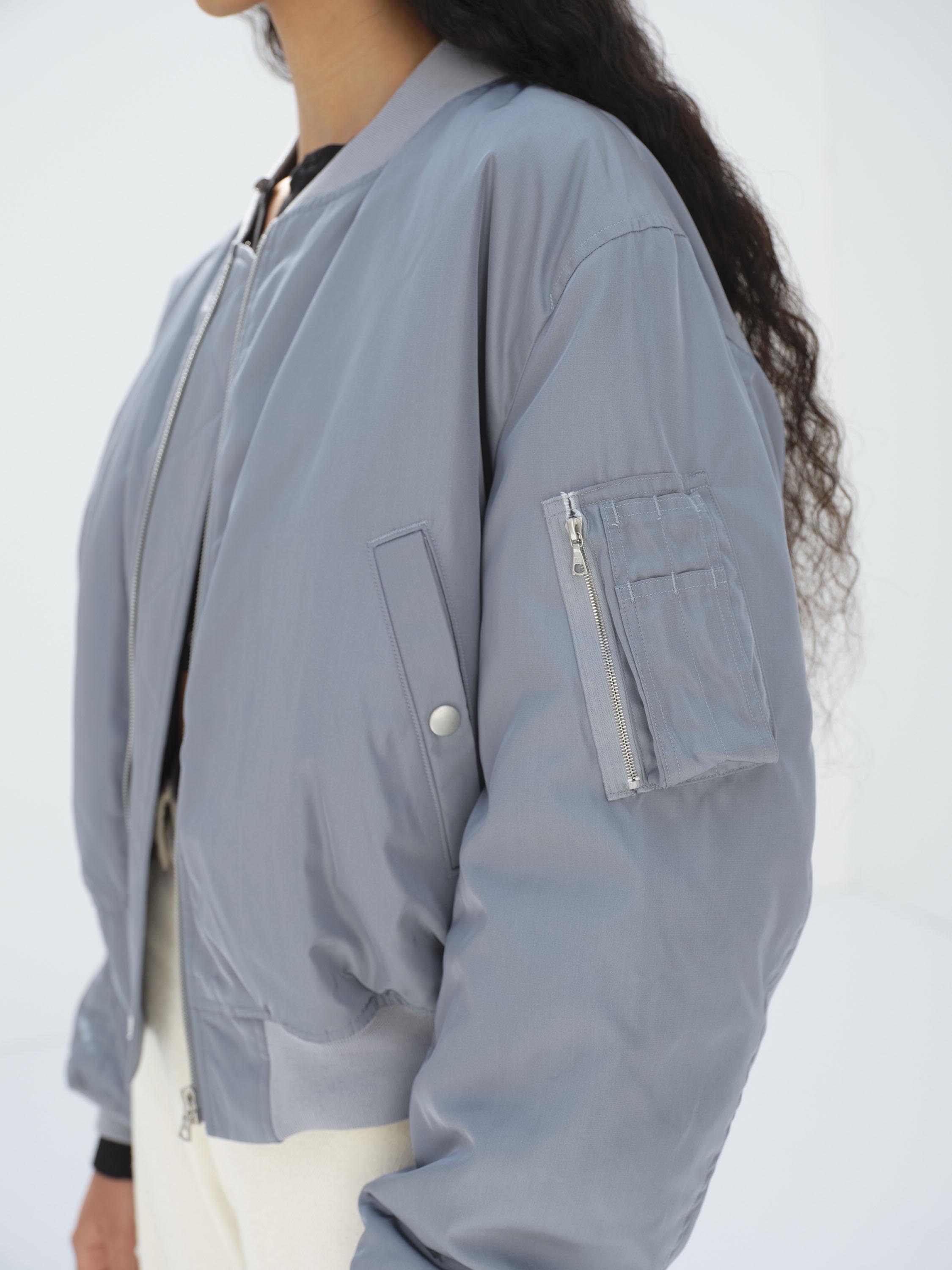 HIGH DENSITY SILK TWILL FLIGHT BLOUSON 詳細画像 BLUE GRAY 3