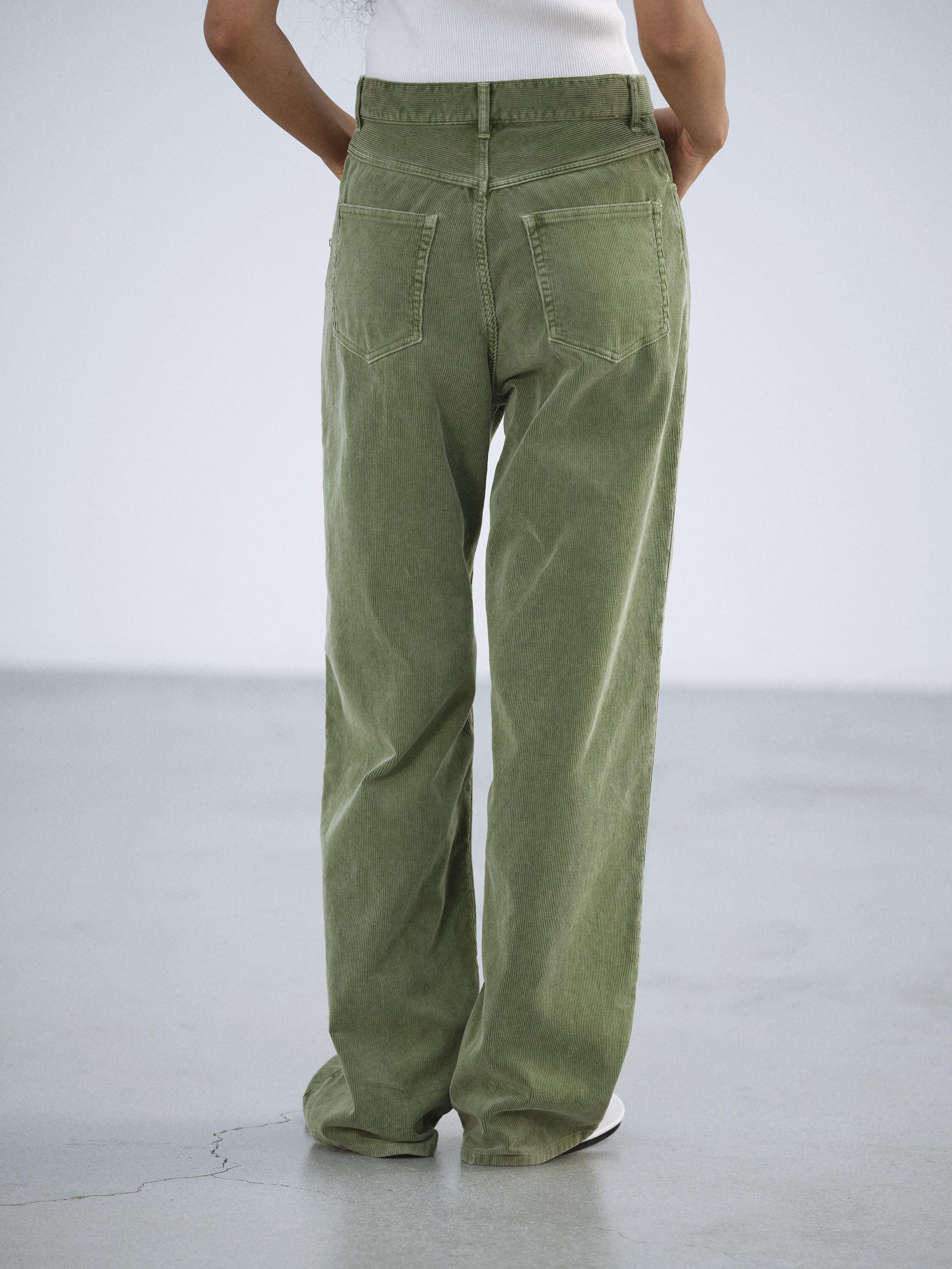 GARMENT-DYED FINX CORDUROY 5P WIDE PANTS 詳細画像 DUSTY GREEN 4