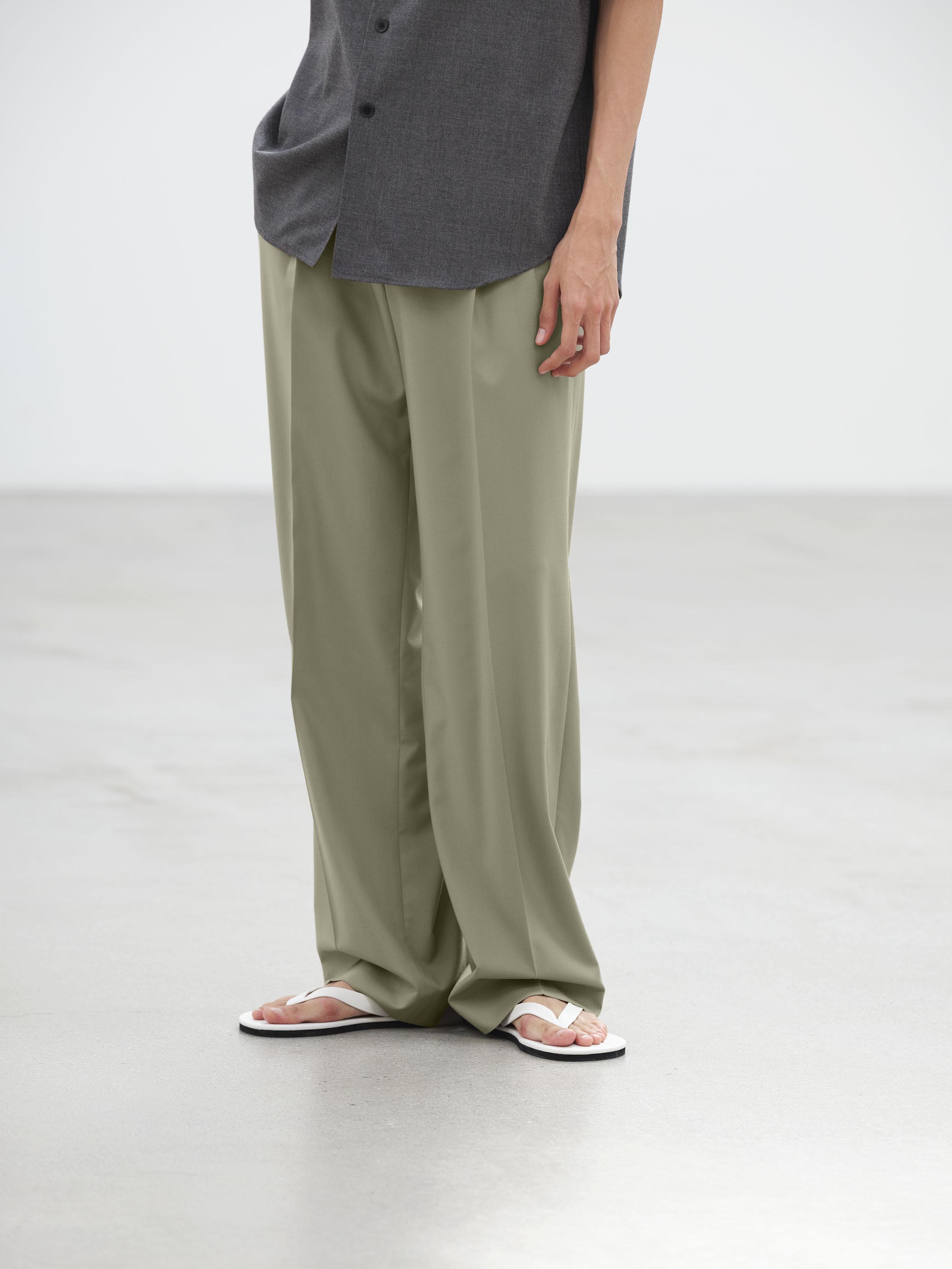 ULTRA FINE TROPICAL WOOL TWO-TUCK SLACKS - AURALEE Official Website