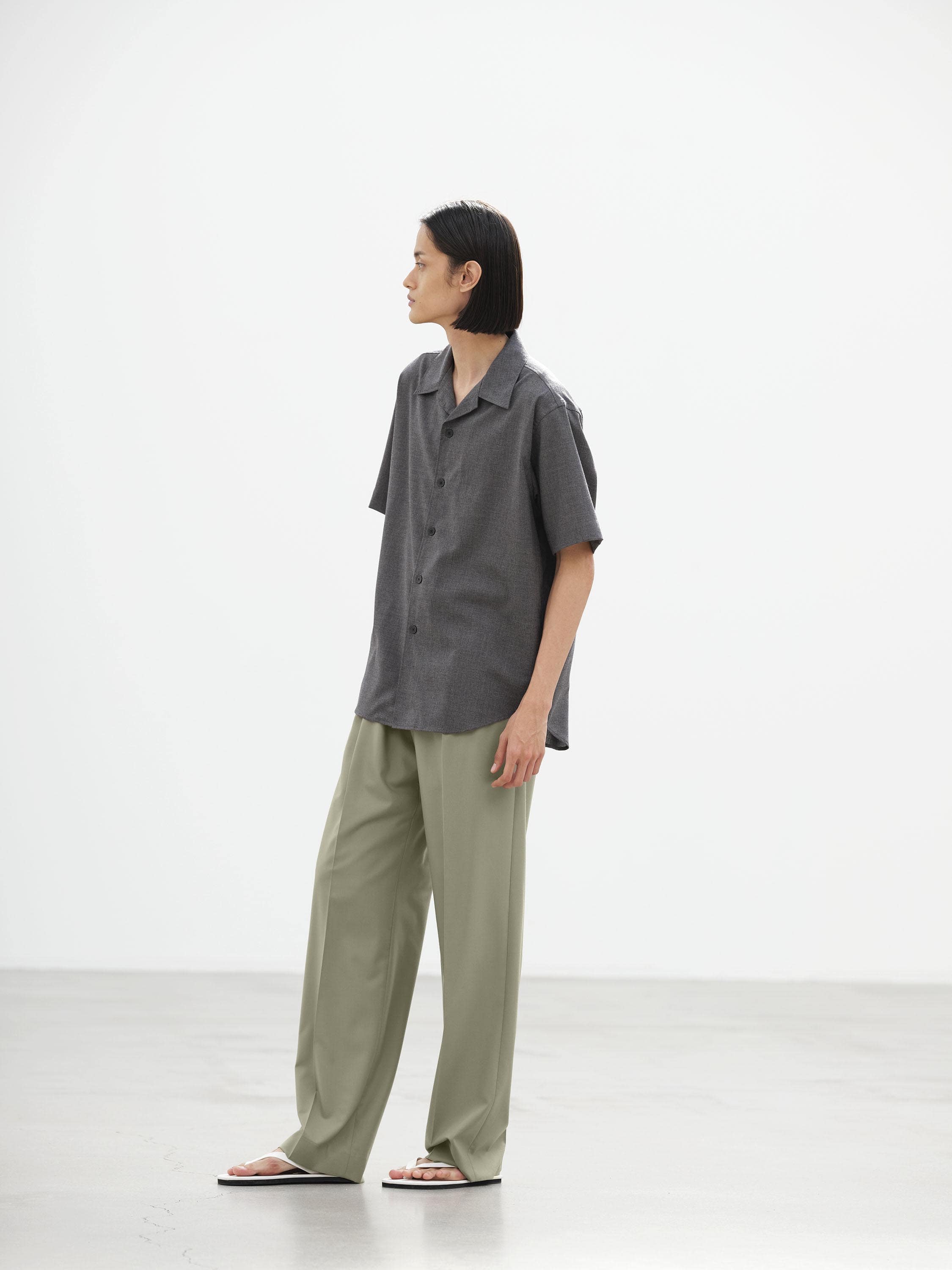 【AURALEE 】TROPICAL WOOL TWO-TUCK SLACKS ULTRA FINE TROPICAL WOOL TWO-TUCK SLACKS - AURALEE Official Website
