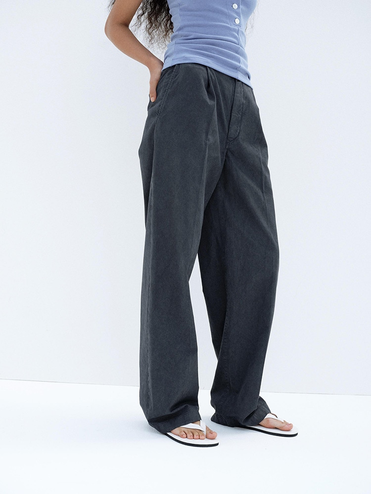 GARMENT-DYED FINX LIGHT CHINO ONE-TUCK WIDE PANTS - AURALEE