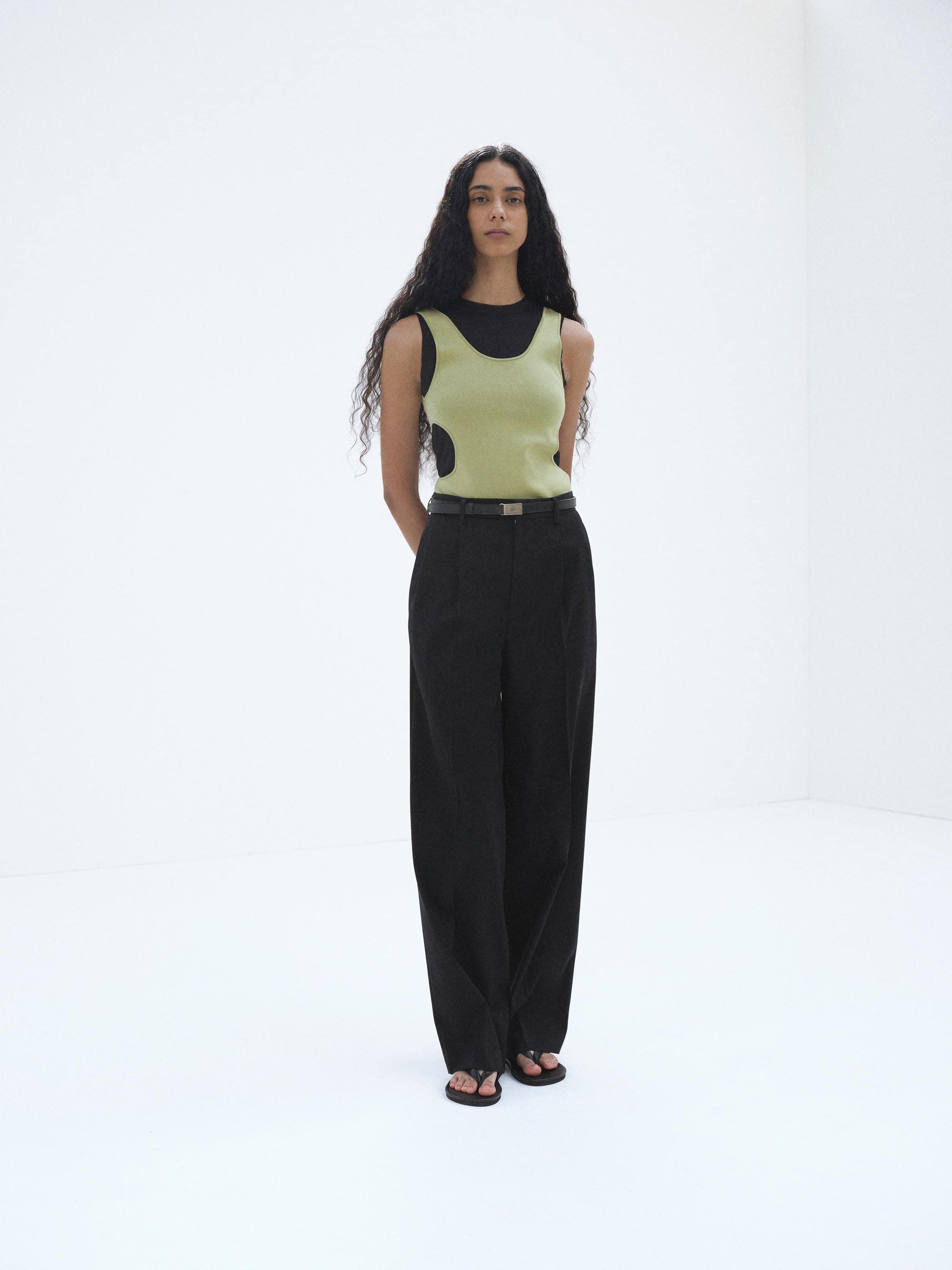 LIGHT WOOL MAX GABARDINE TWO-TUCK SLACKS 詳細画像 TOP BLACK 2