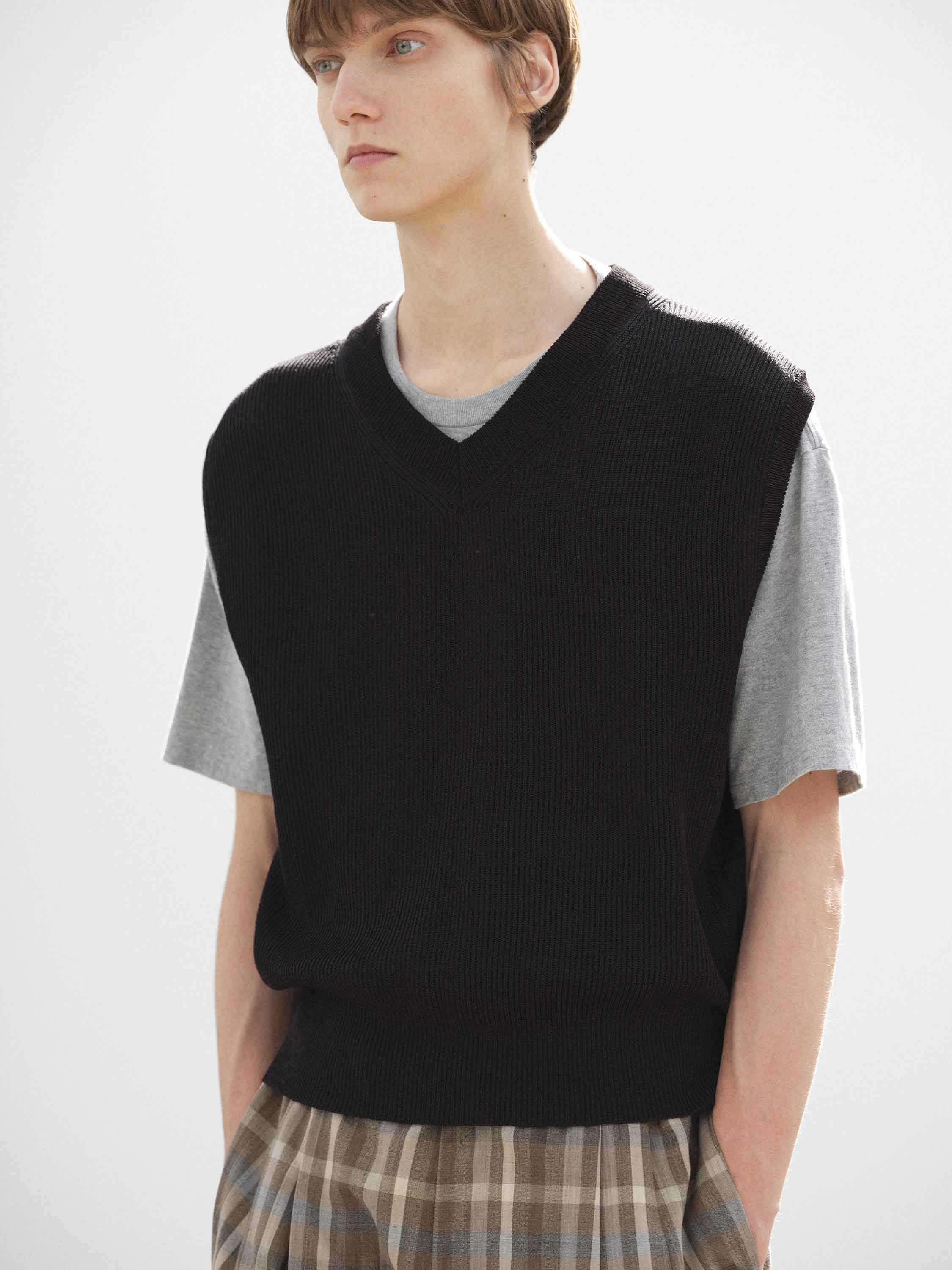 FLAT YARN RIB KNIT VEST