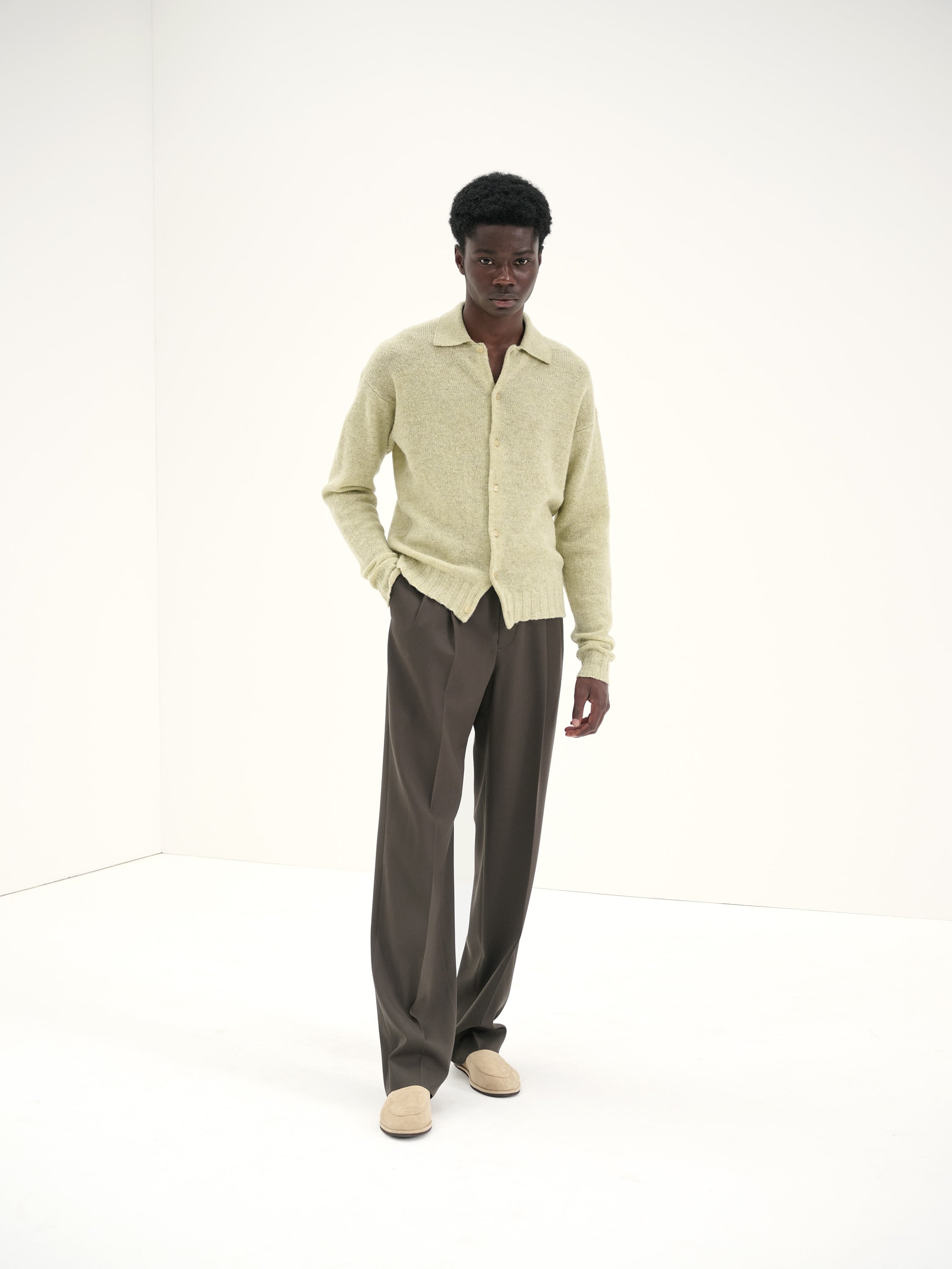 LIGHT WOOL MAX GABARDINE TWO-TUCK SLACKS