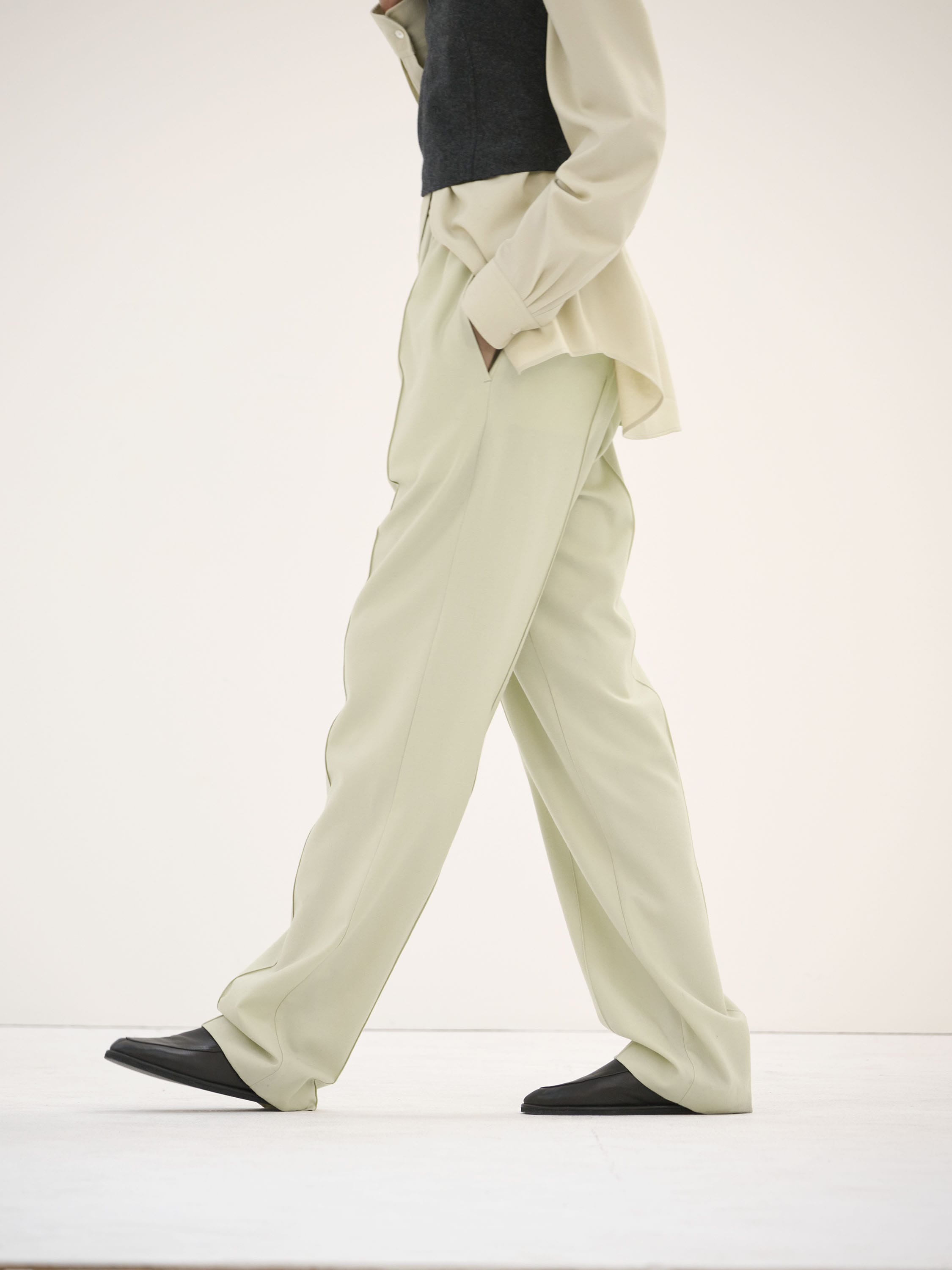 AURALEE  SUPER LIGHT WOOL EASY SLACKS