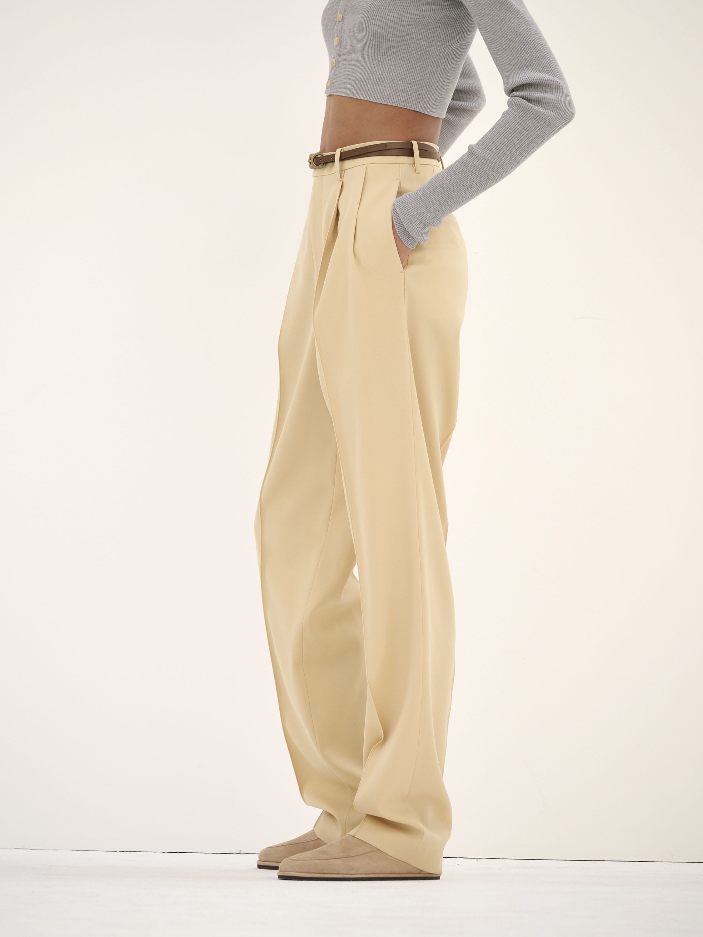 LIGHT WOOL MAX GABARDINE SLACKS