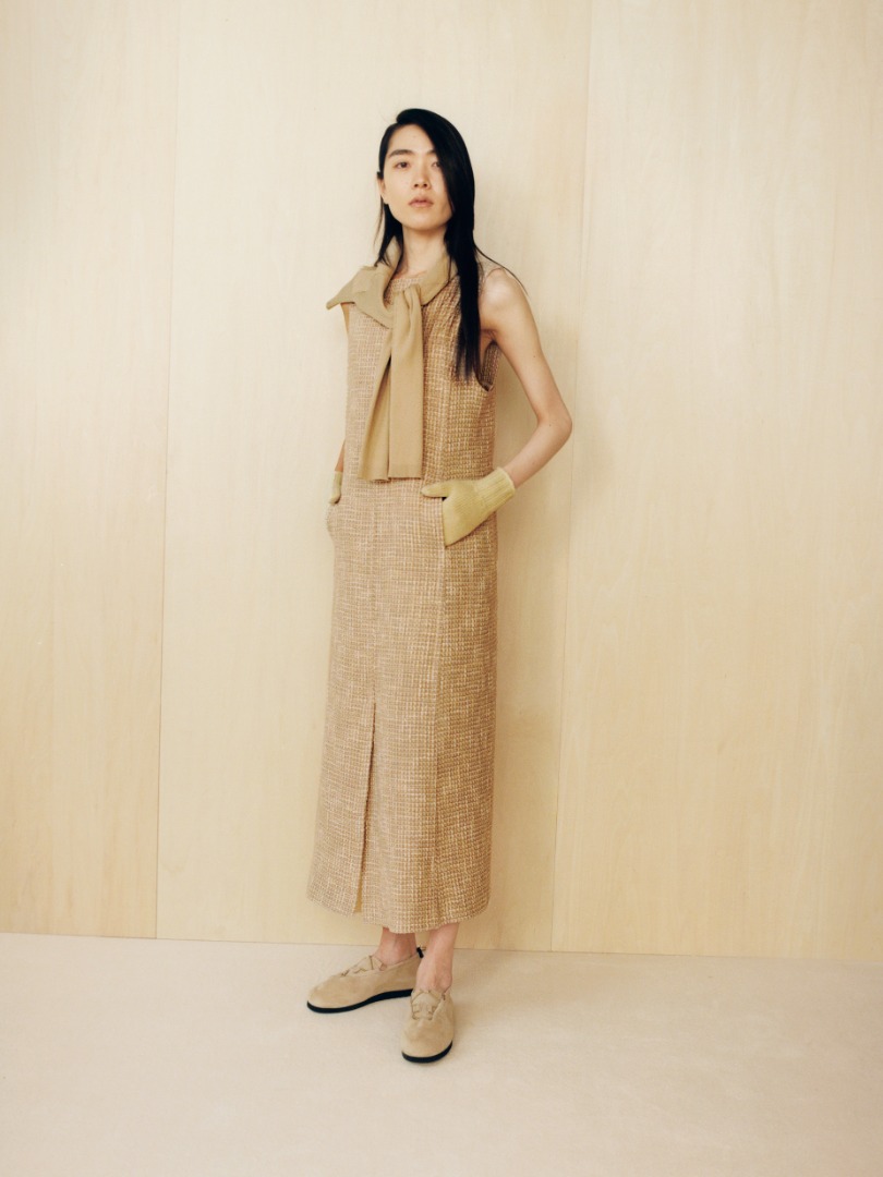 Taira wears Homespun Tweed Dress in Ivory Tweed, Baby Cashmere Knit Leather Gloves in Top Light Yellow